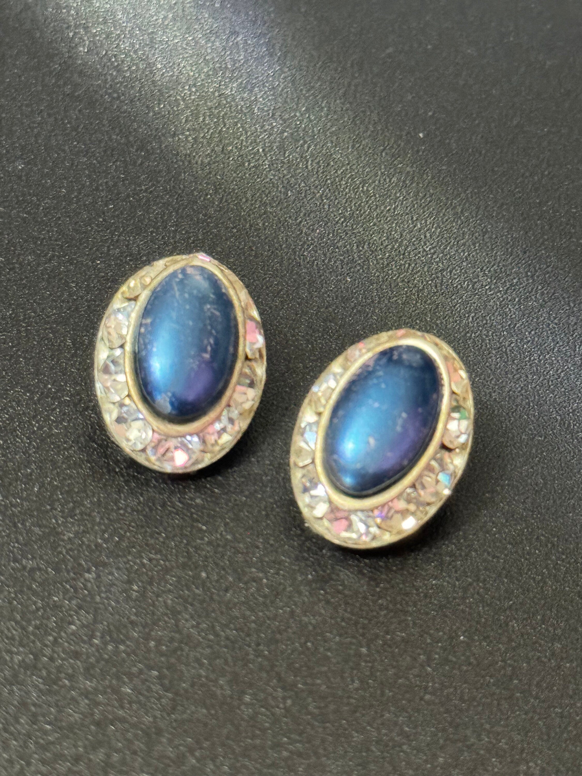 Small Vintage silver tone blue oval cabochon clear glass diamanté paste pair stud clip on earrings