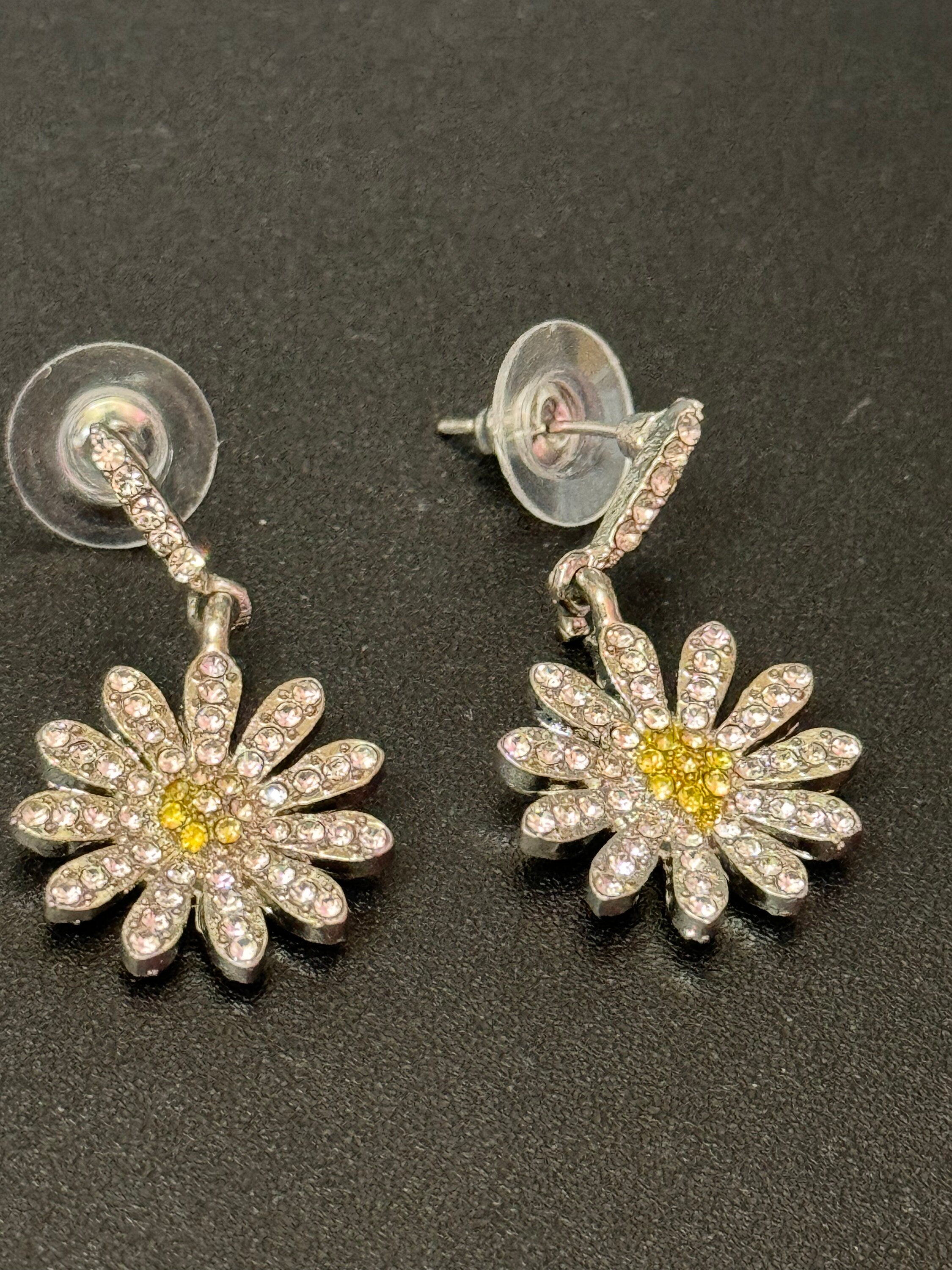 Retro Clear diamanté  floral daisy flower  dangly drop earrings silver tone pierced