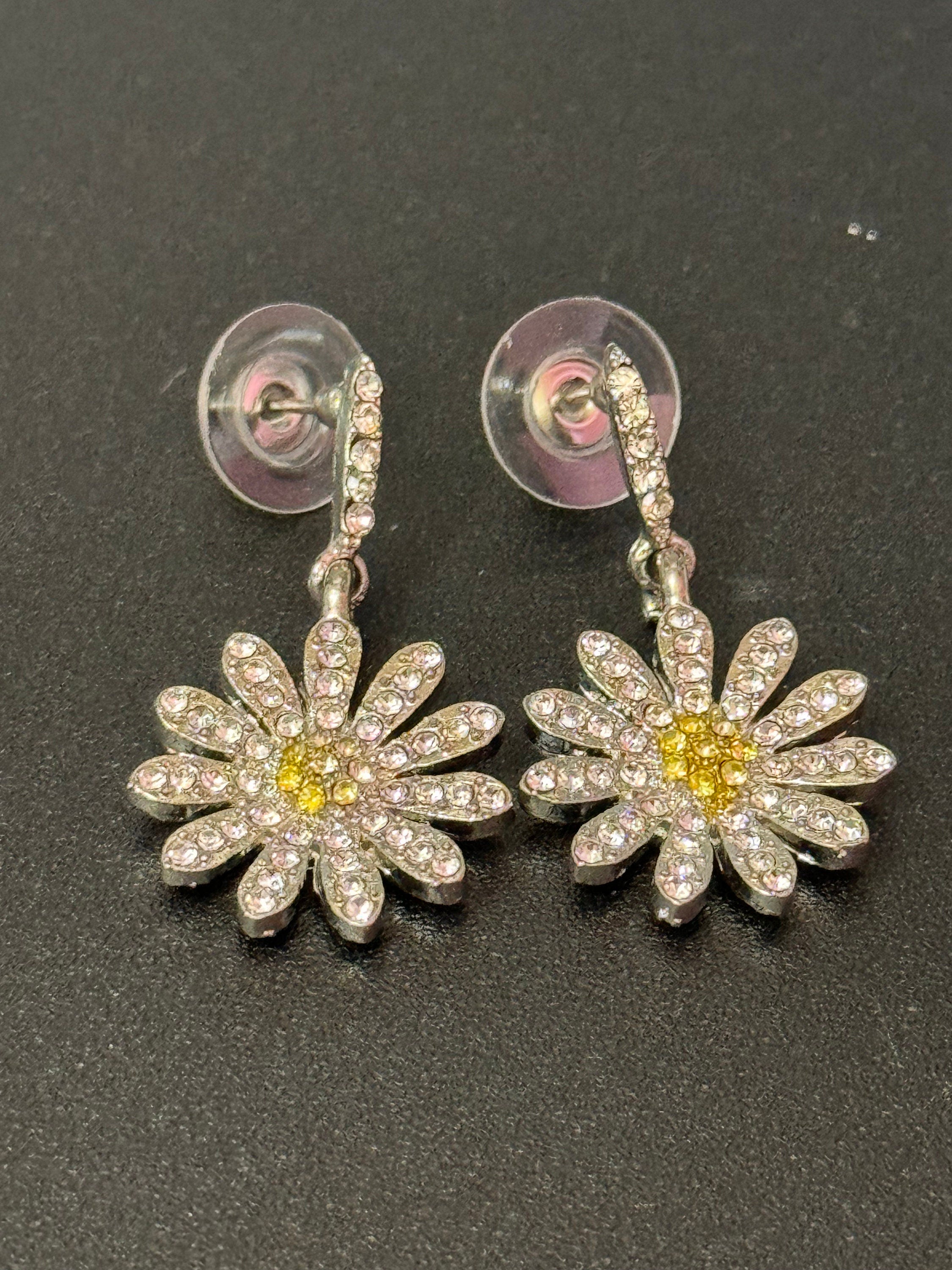 Retro Clear diamanté  floral daisy flower  dangly drop earrings silver tone pierced