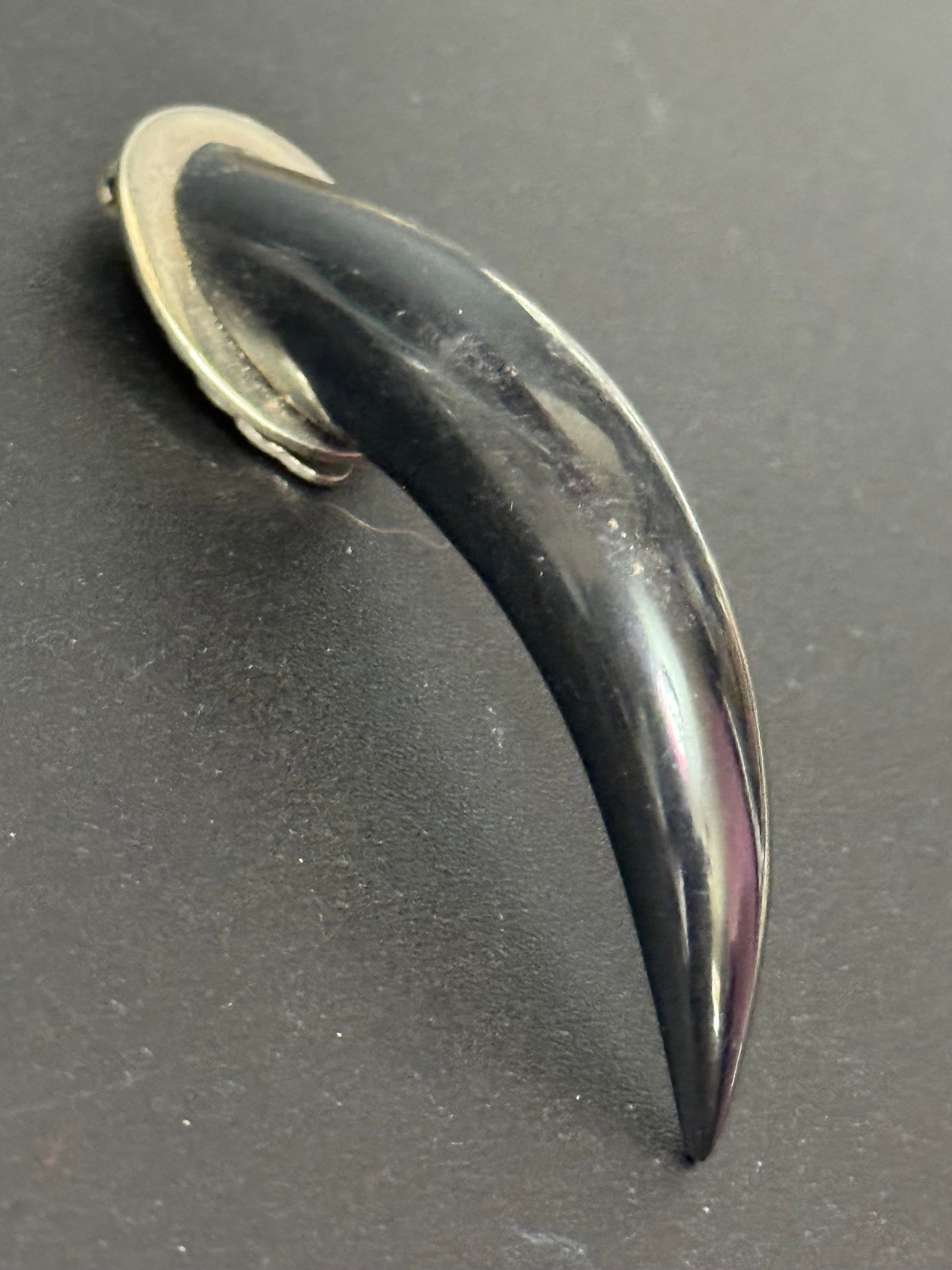 1 x Art Deco Geometric Silver Chrome early plastic celluloid black tooth dress Clip metal