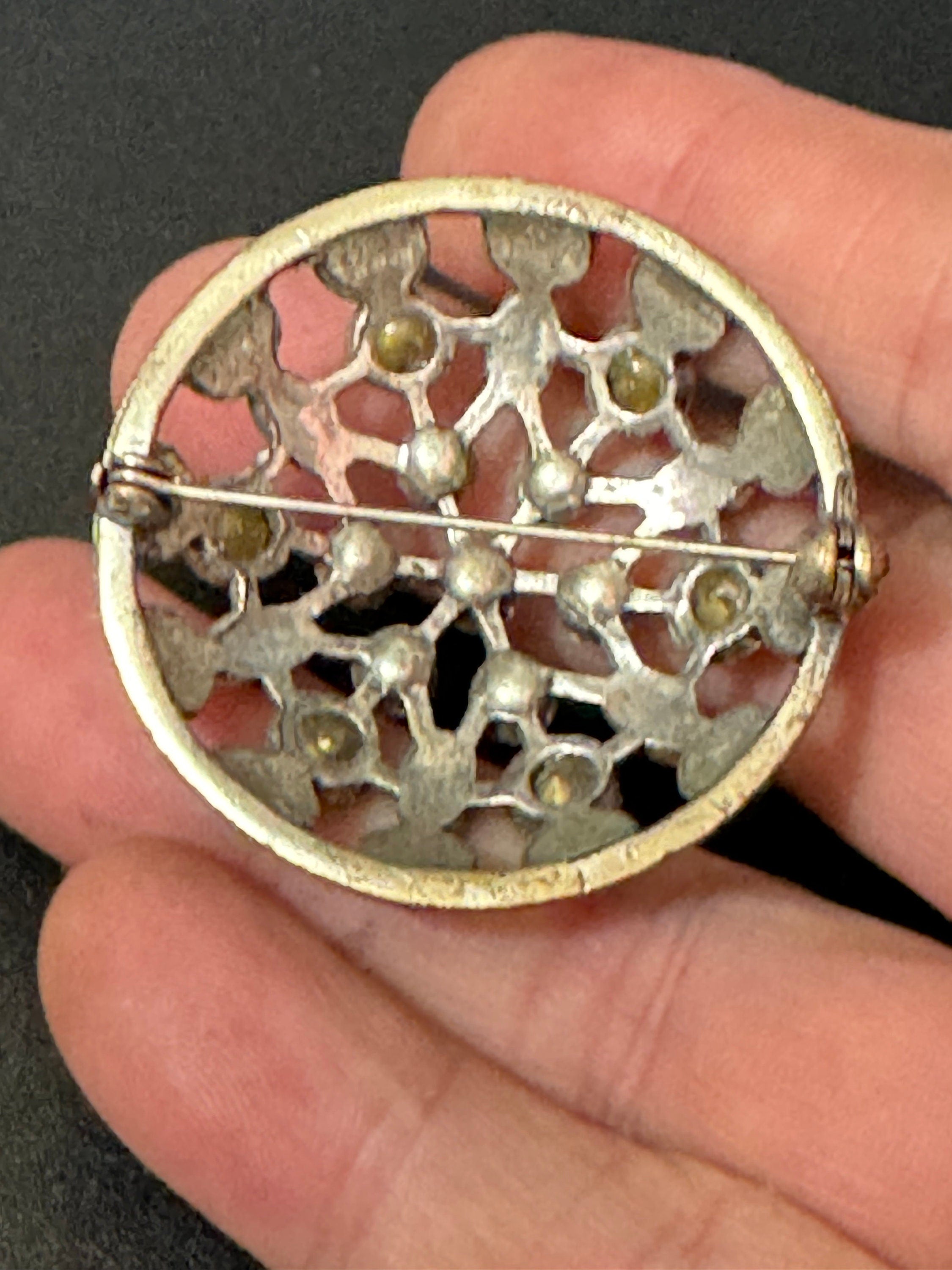 Vintage clear rhinestone diamanté domed round brooch roll clasp