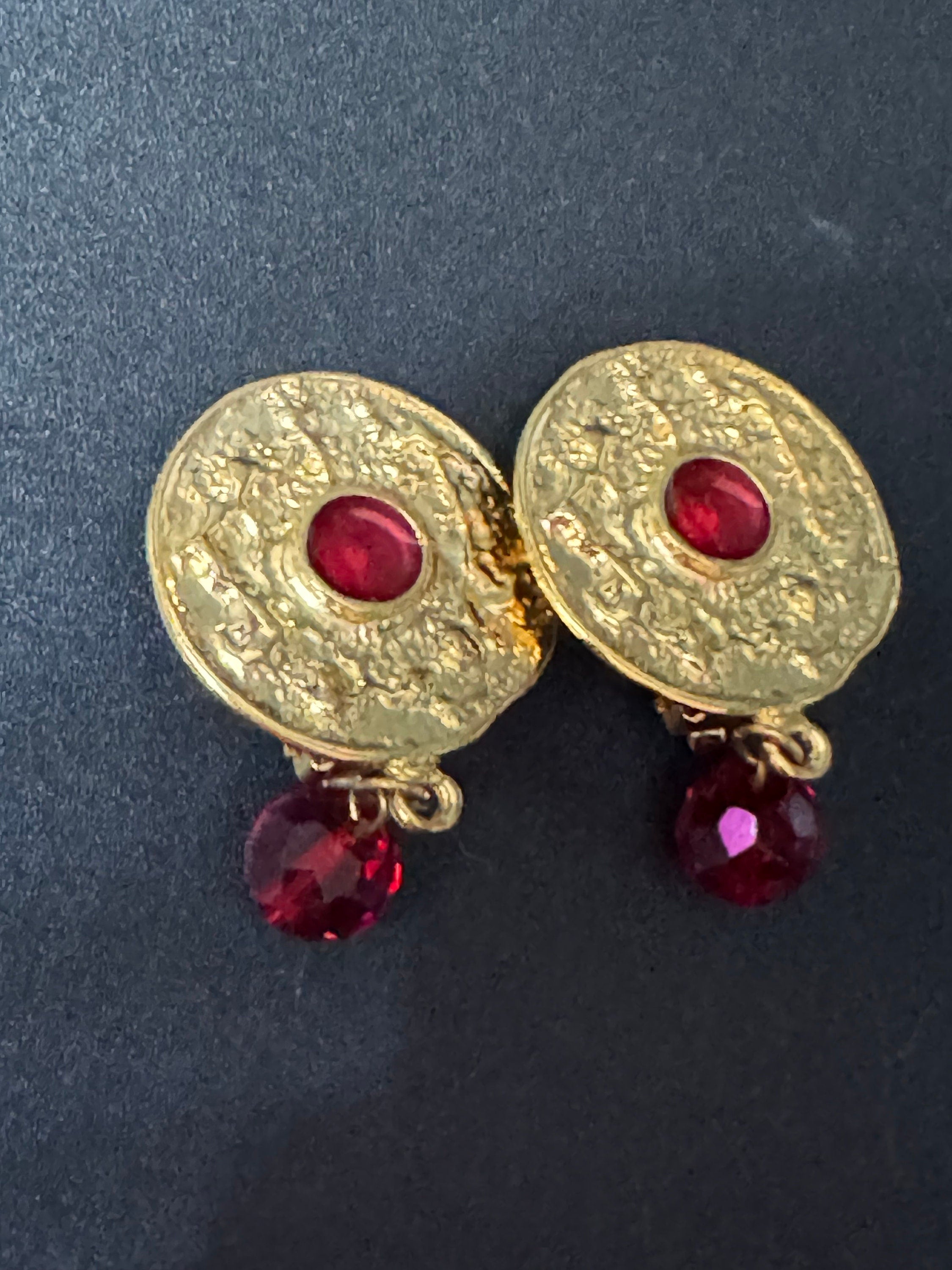 gold tone Etruscan disc ruby red beaded  dangly drop clip on earrings