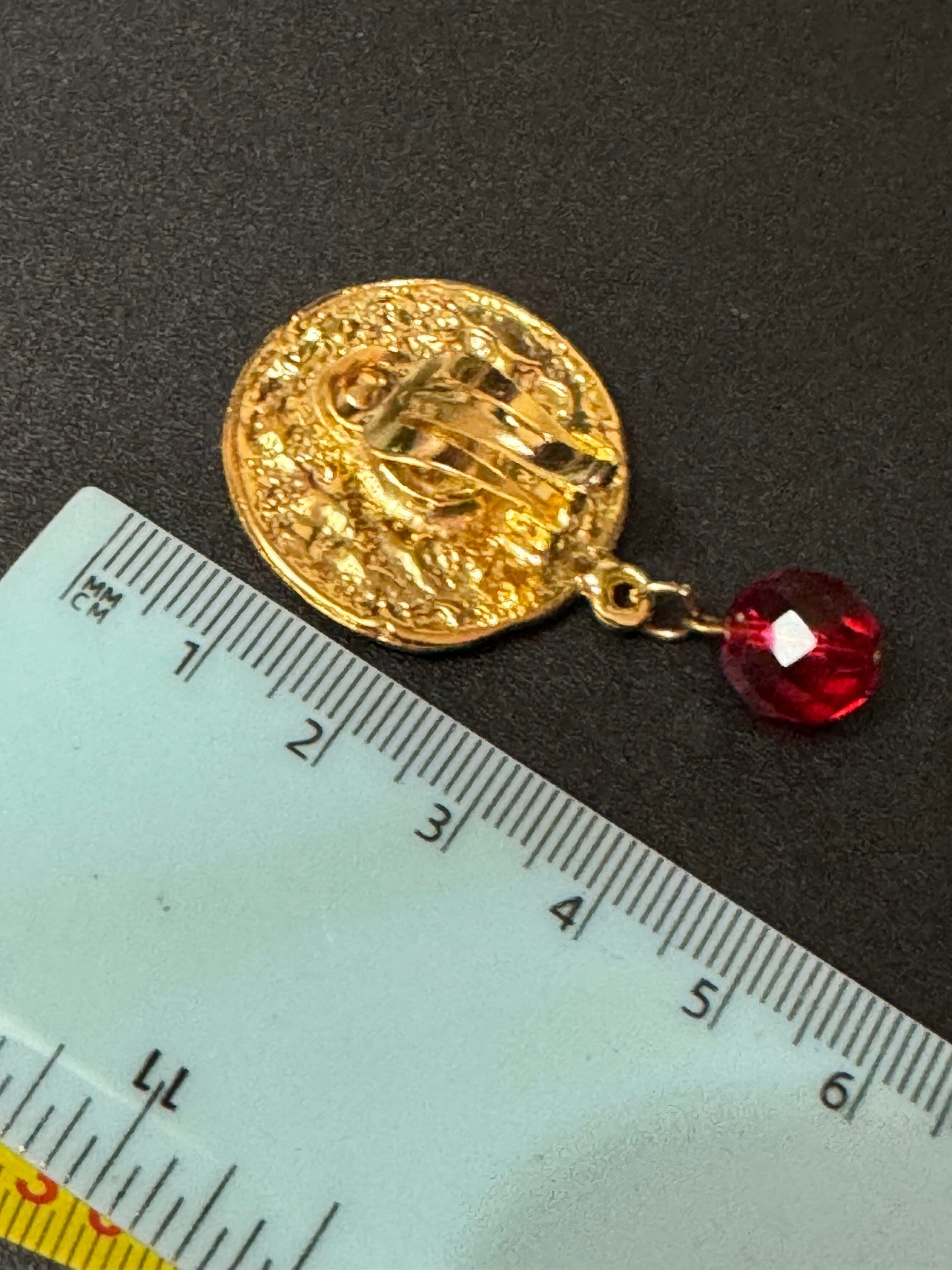 gold tone Etruscan disc ruby red beaded  dangly drop clip on earrings