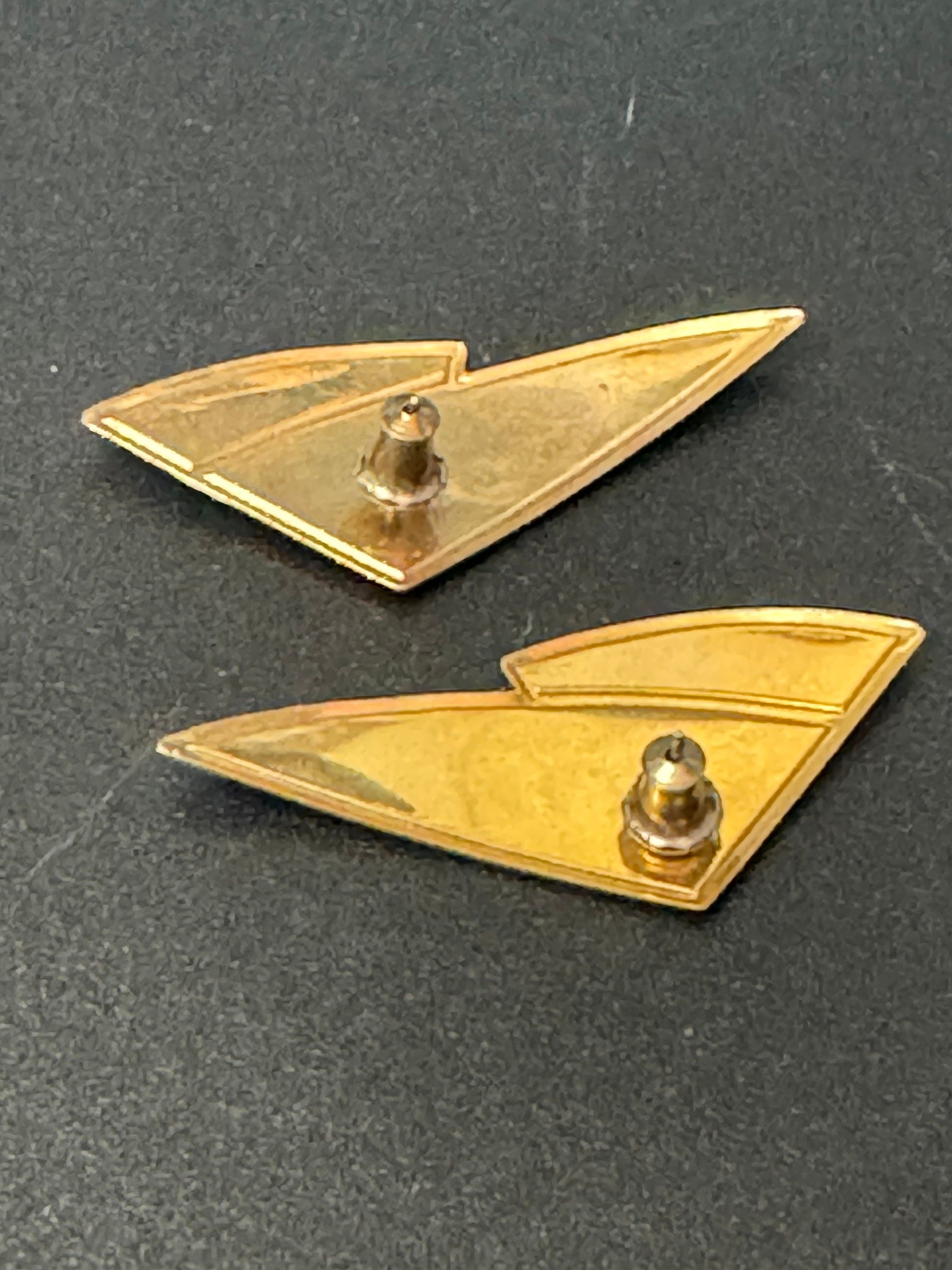 Gold tone purple and cream enamel pair stud lightweight earrings pierced