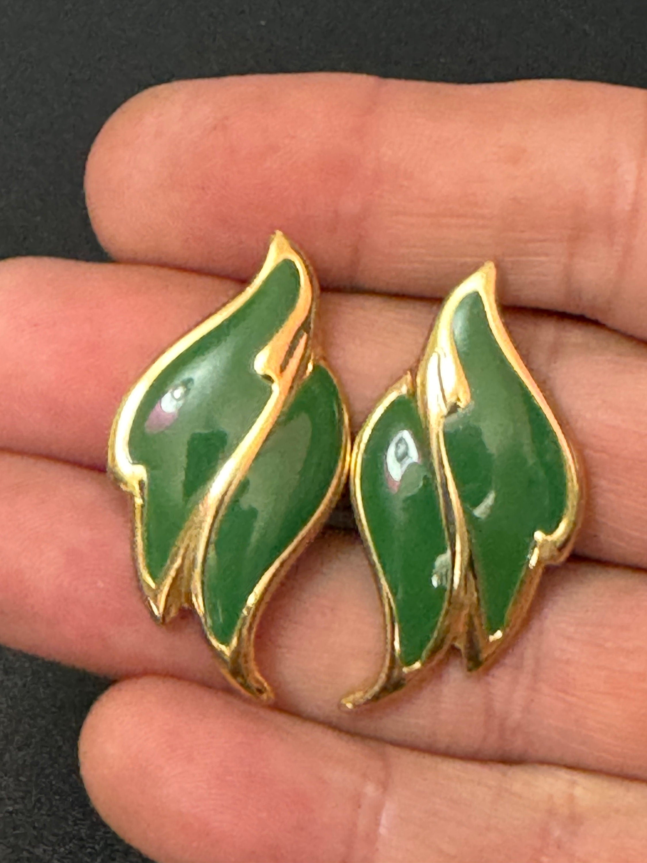 Vintage retro 1980s green enamel studs for pierced ears stud earrings gold tone