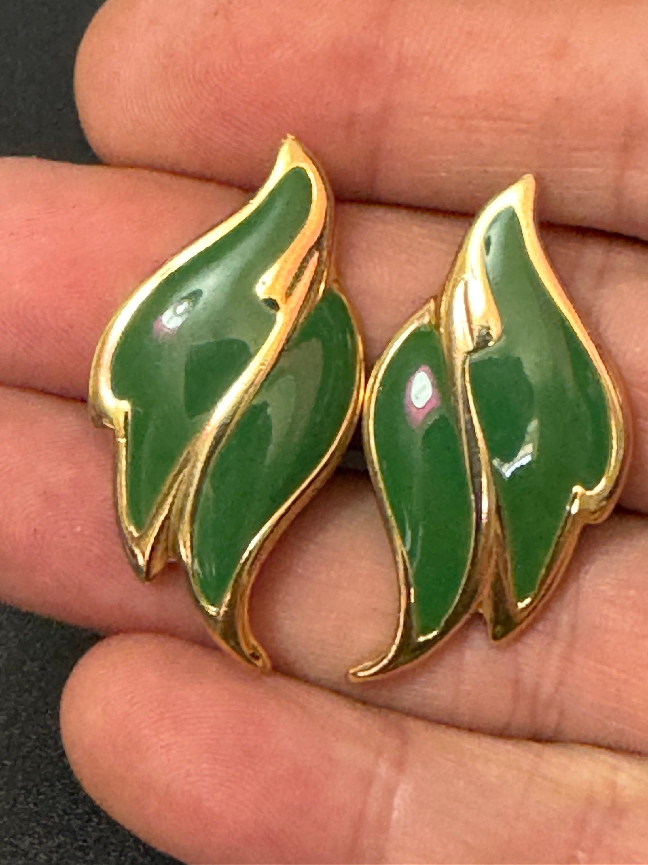 Vintage retro 1980s green enamel studs for pierced ears stud earrings gold tone