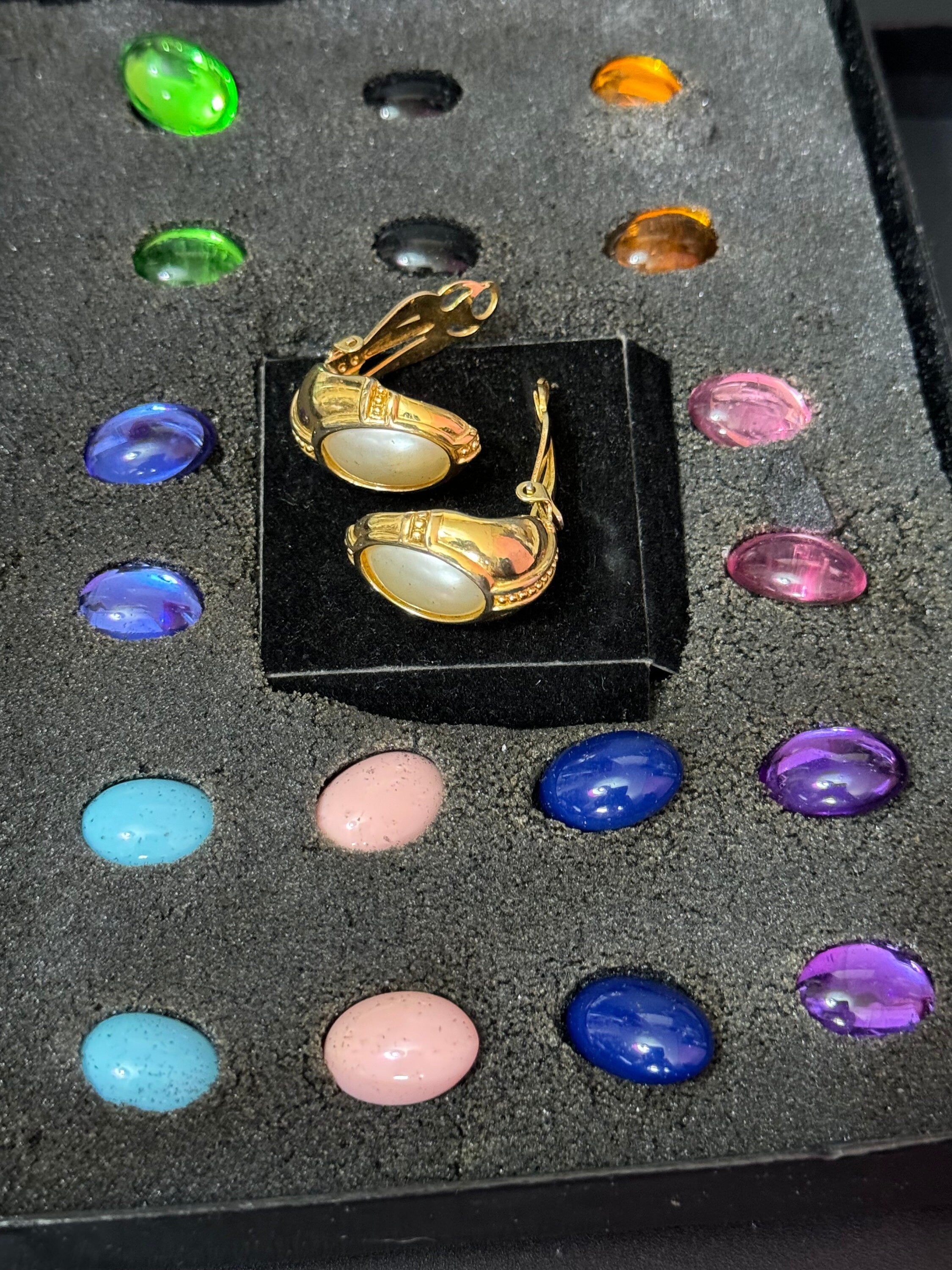 Signed Joan rivers collection of interchangeable cabochons gold tone clip on stud earrings  pearl amber emerald pink blue 10 colour as shown