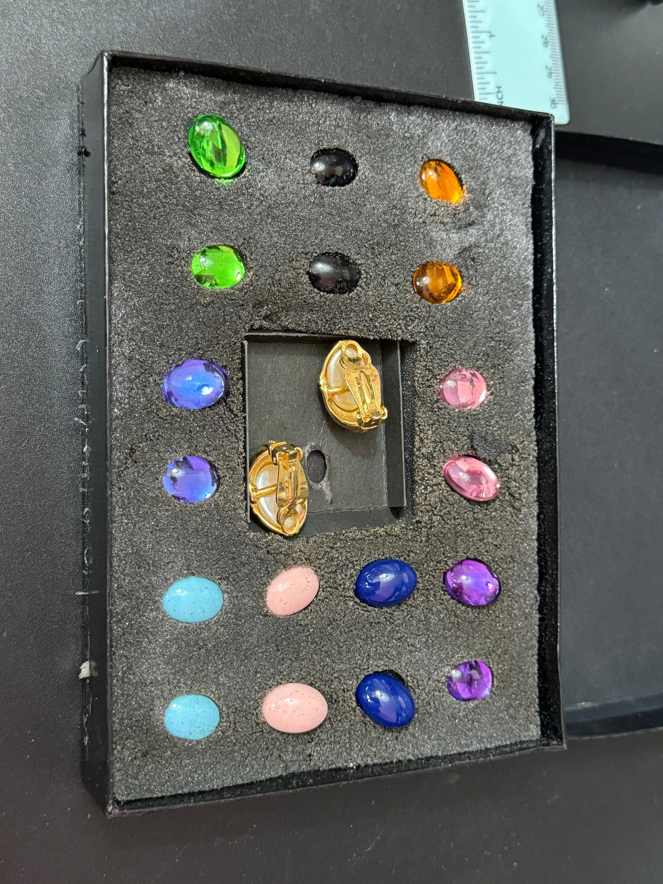 Signed Joan rivers collection of interchangeable cabochons gold tone clip on stud earrings  pearl amber emerald pink blue 10 colour as shown