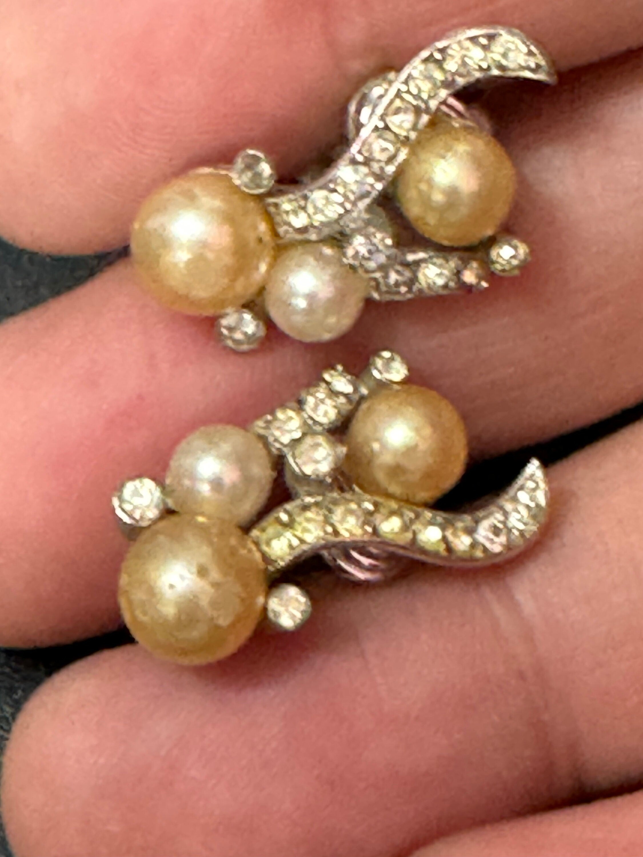 Signed castlecliff vintage Clip On Earrings cluster Diamanté paste Silver Tone white faux pearl