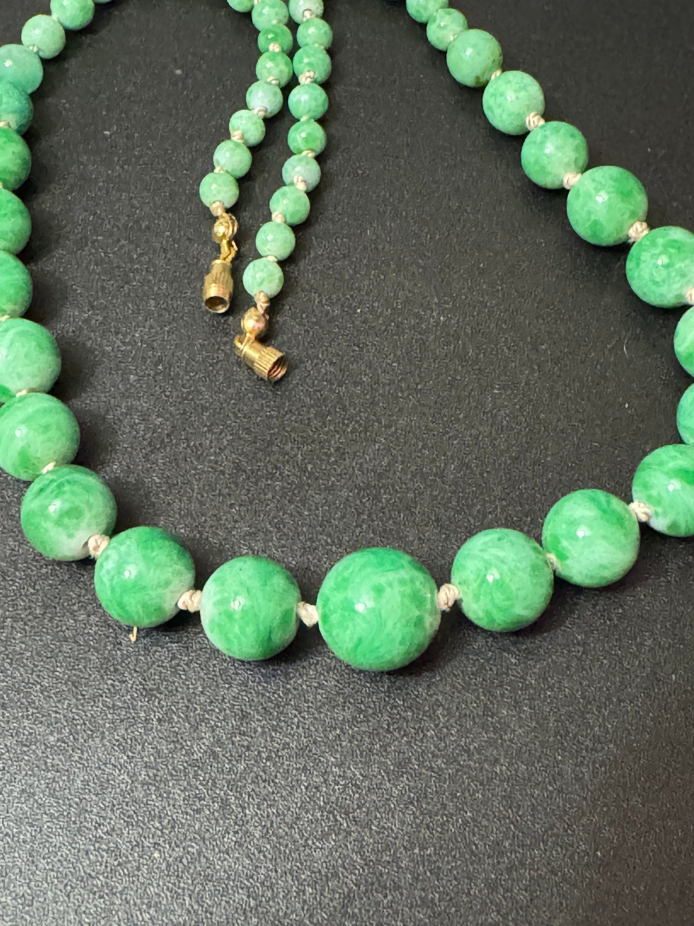 Art Deco czech gold tone metal necklace with green peking glass or ceramic stones