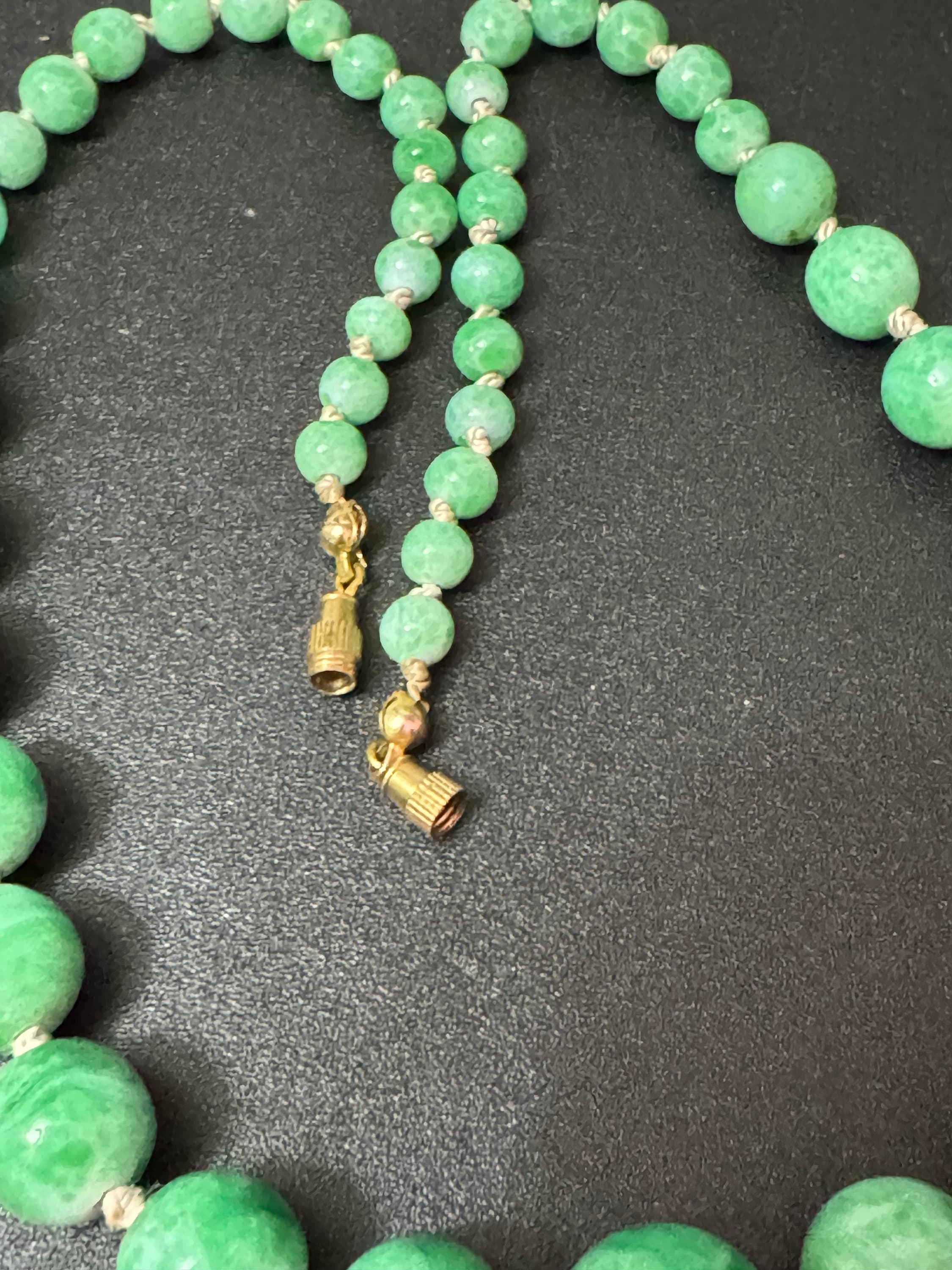 Art Deco czech gold tone metal necklace with green peking glass or ceramic stones