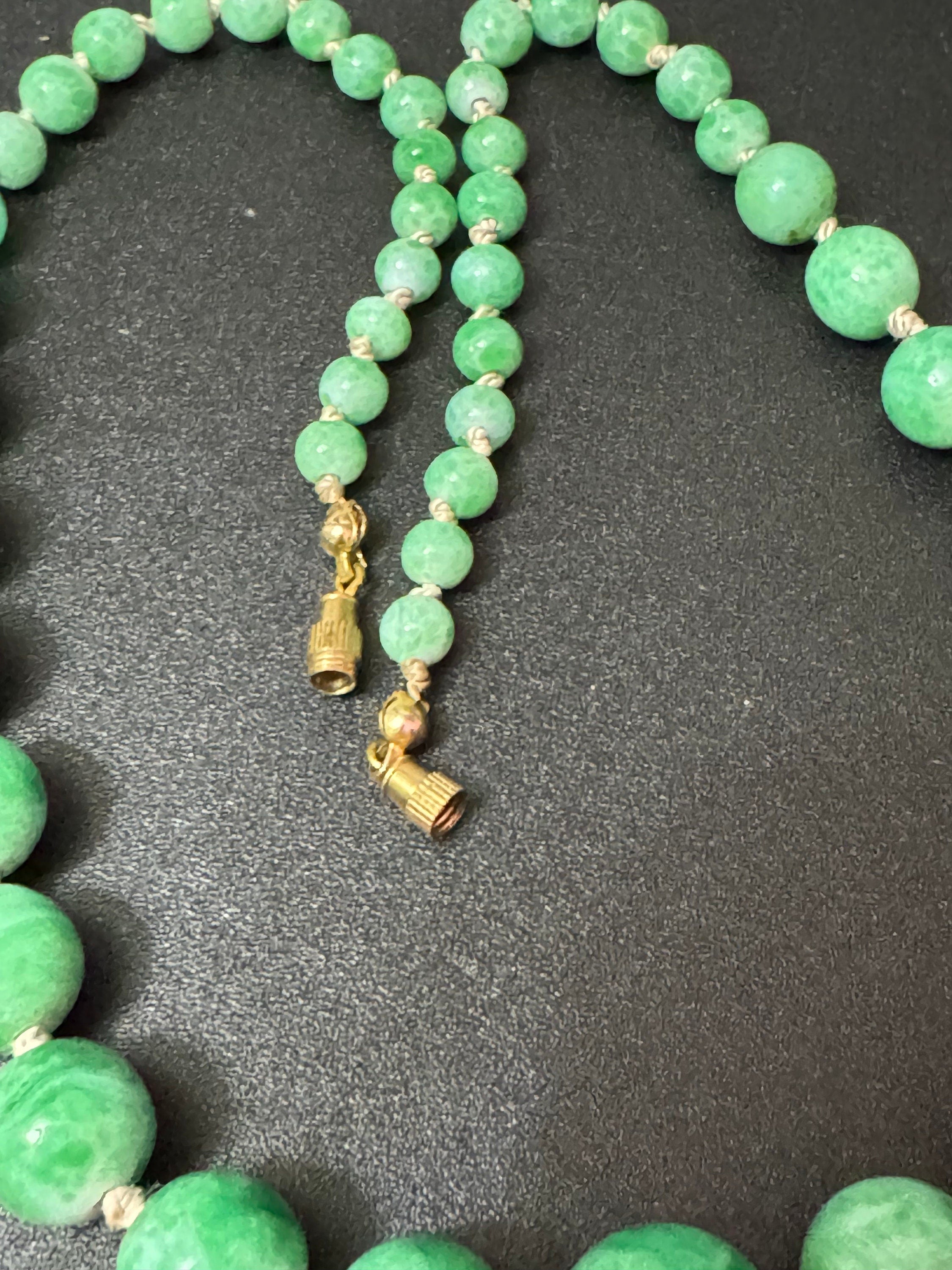 Art Deco czech gold tone metal necklace with green peking glass or ceramic stones