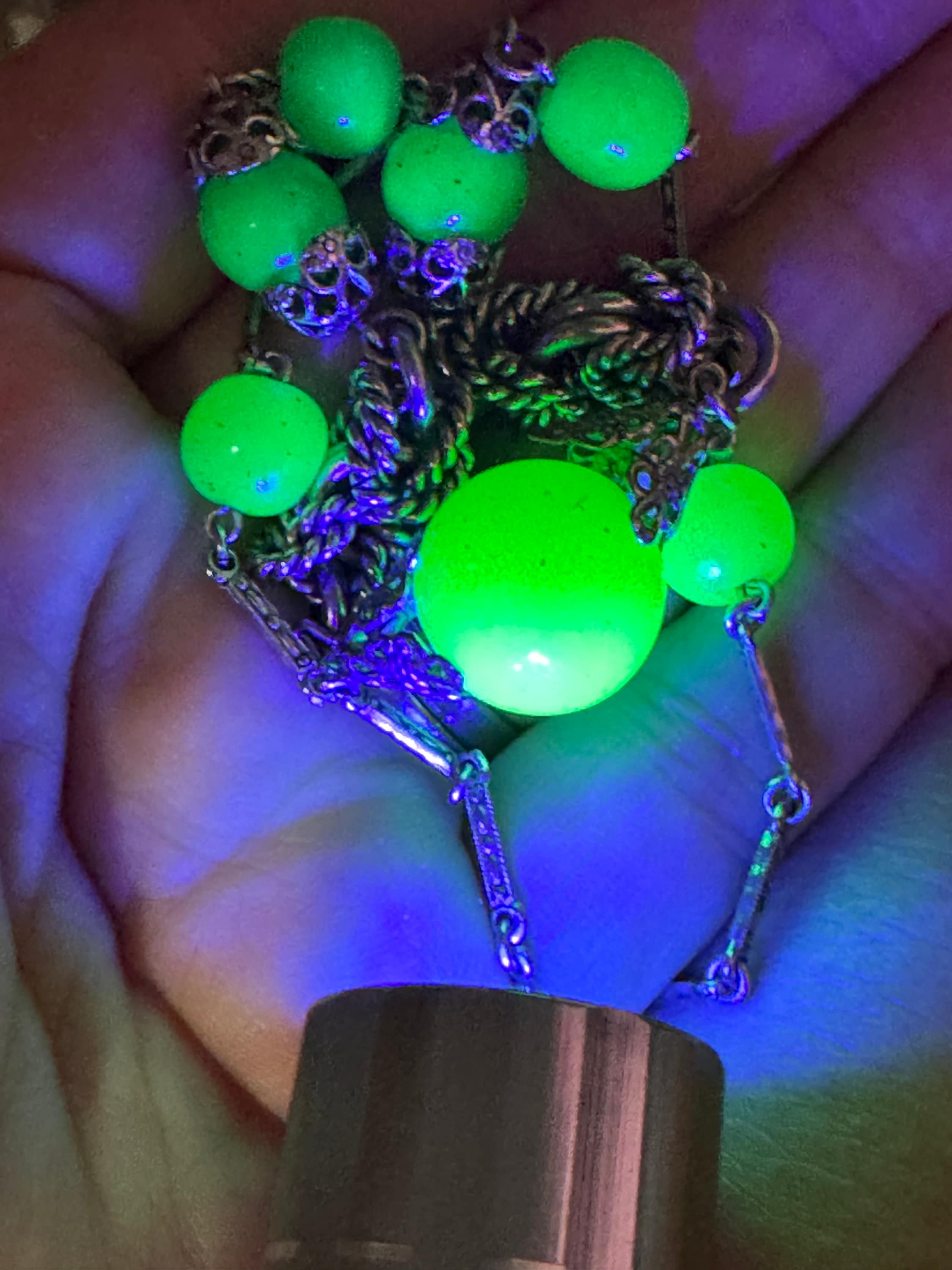 UV Reactive Art Deco czech silver tone rope twist metal filigree choker necklace uranium chrysoprase beads 43cm