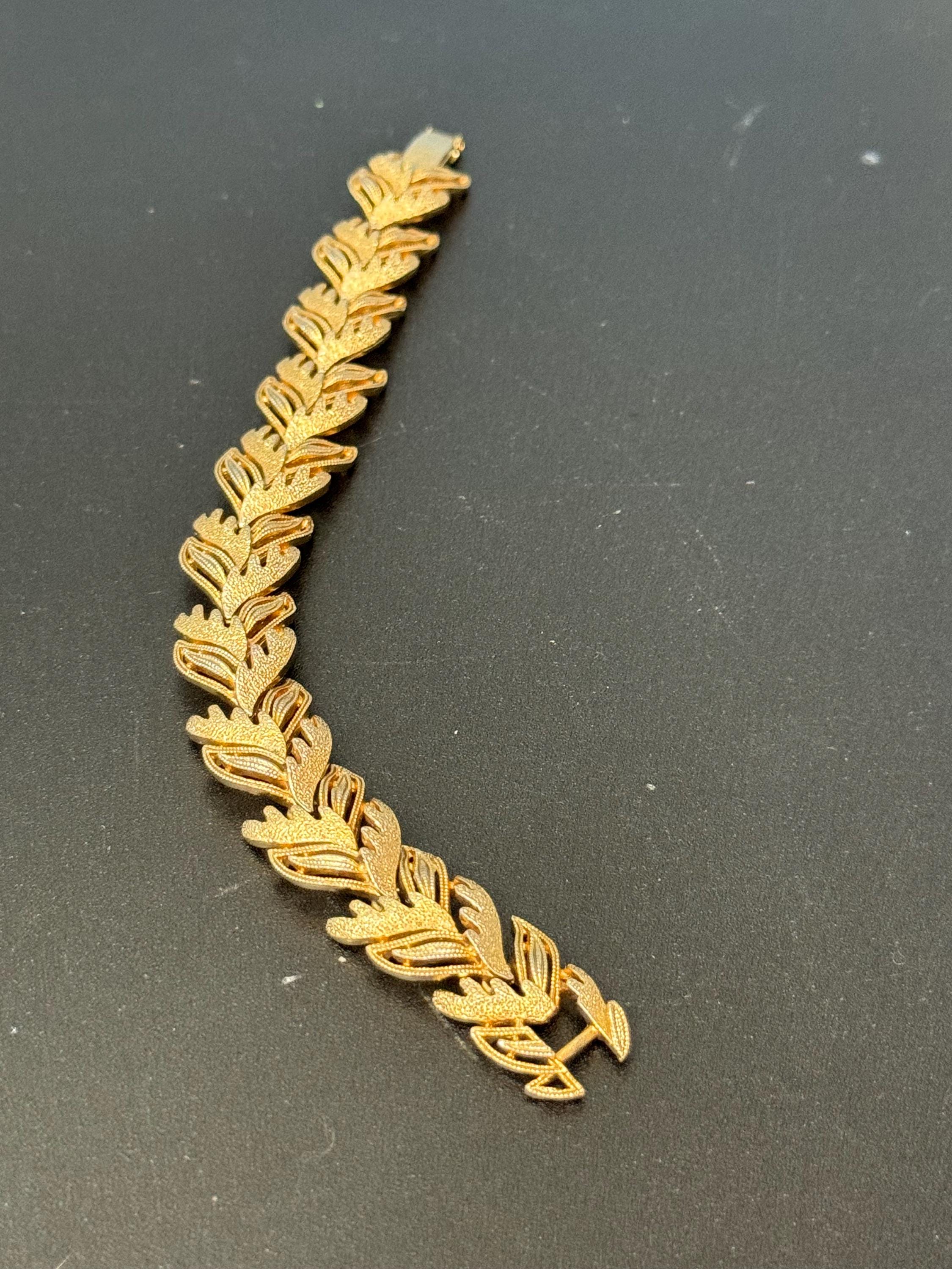 Vintage champagne gold tone textured leaf design modernist panel link bracelet