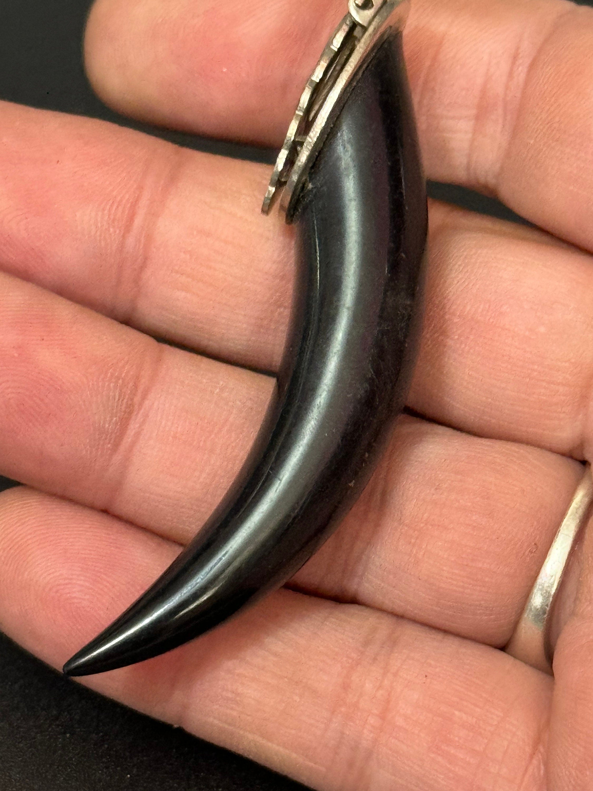 1 x Art Deco Geometric Silver Chrome early plastic celluloid black tooth dress Clip metal