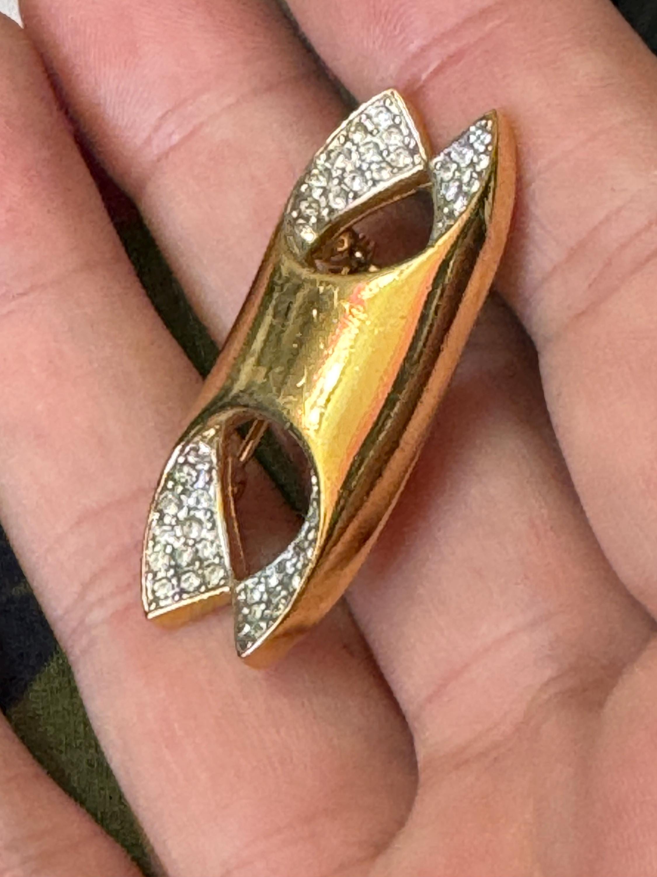 Signed BG bergdorf Goodman small gold tone diamanté lapel brooch