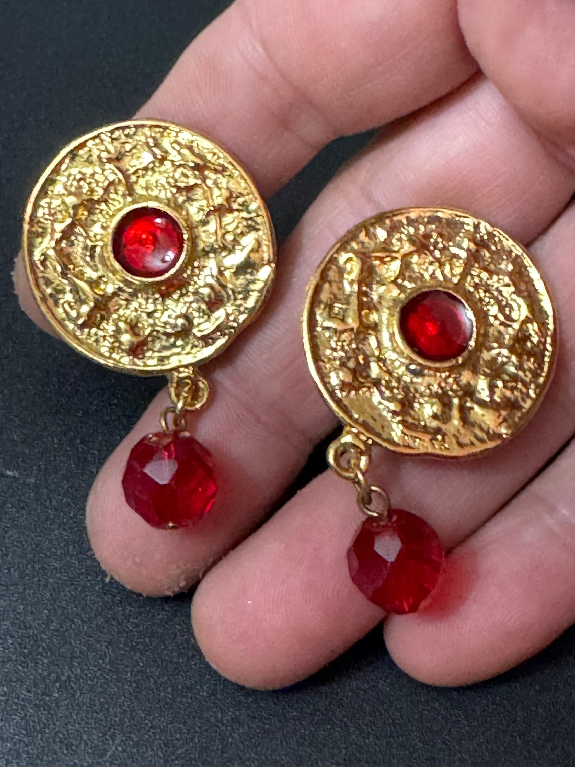 gold tone Etruscan disc ruby red beaded  dangly drop clip on earrings