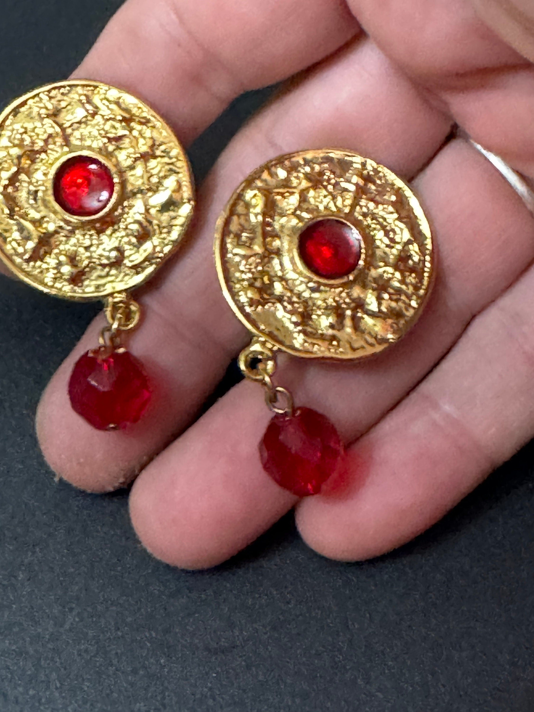 gold tone Etruscan disc ruby red beaded  dangly drop clip on earrings