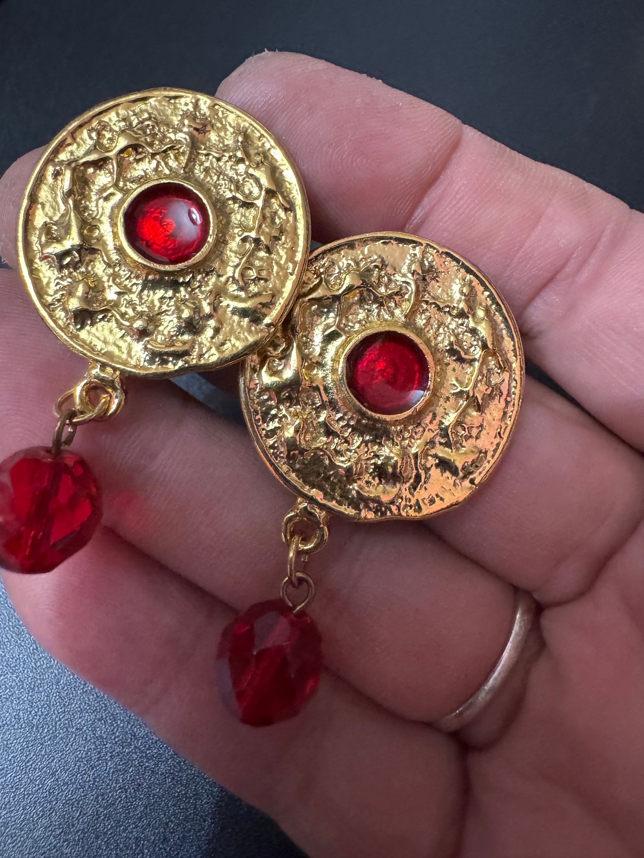 gold tone Etruscan disc ruby red beaded  dangly drop clip on earrings