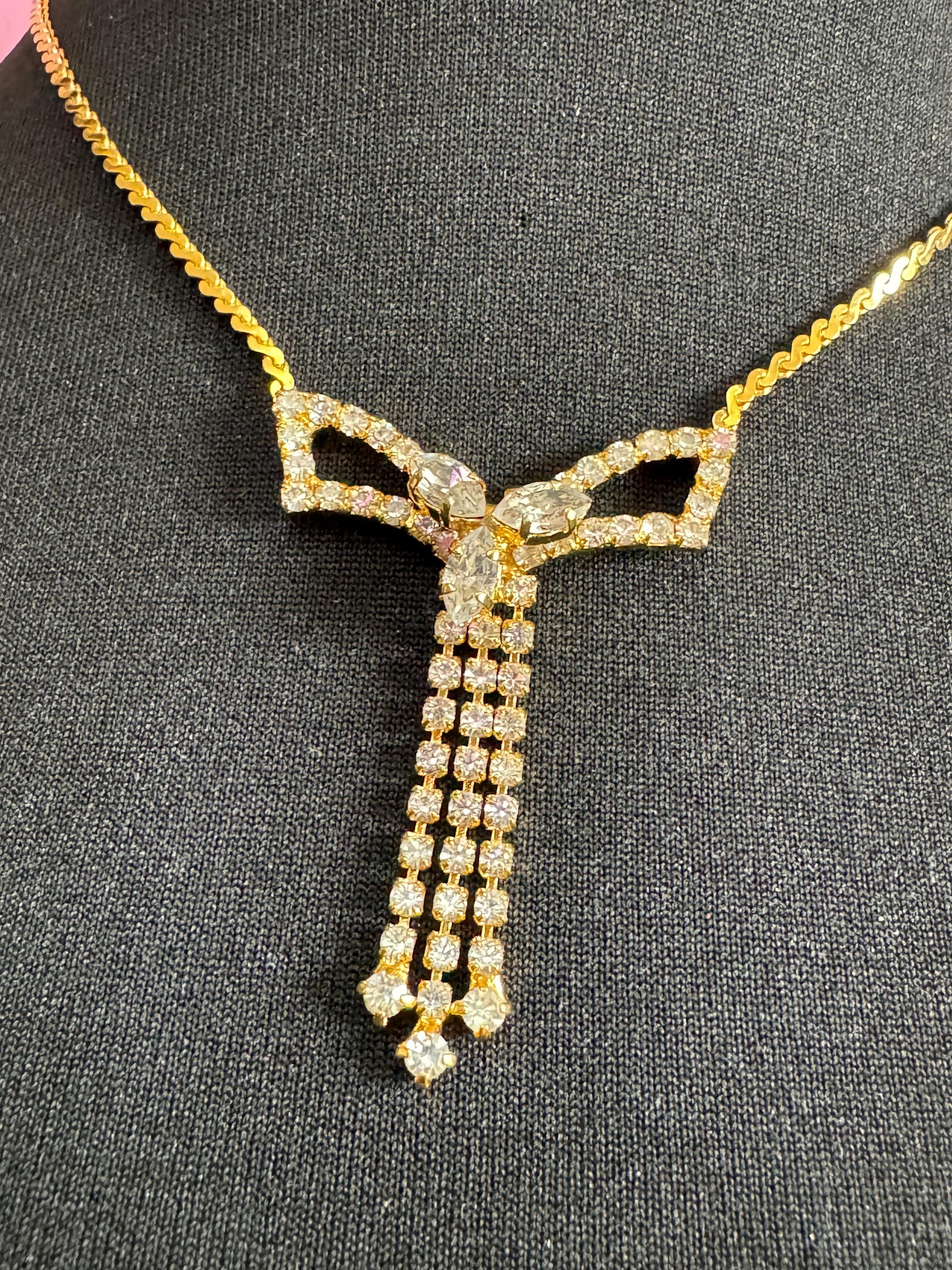 Vintage gold tone serpentine chain lariat drop bow necklace with clear diamanté glass paste stones