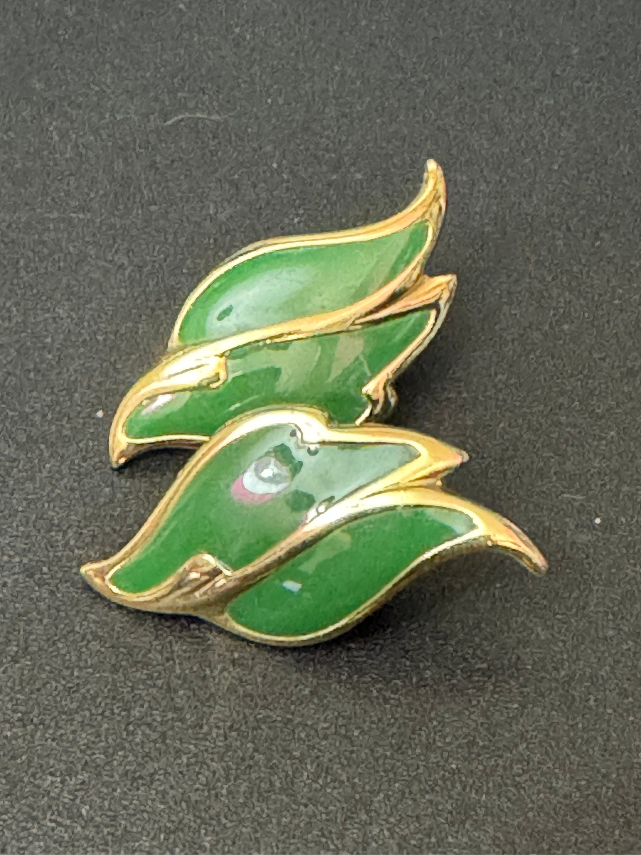 Vintage retro 1980s green enamel studs for pierced ears stud earrings gold tone