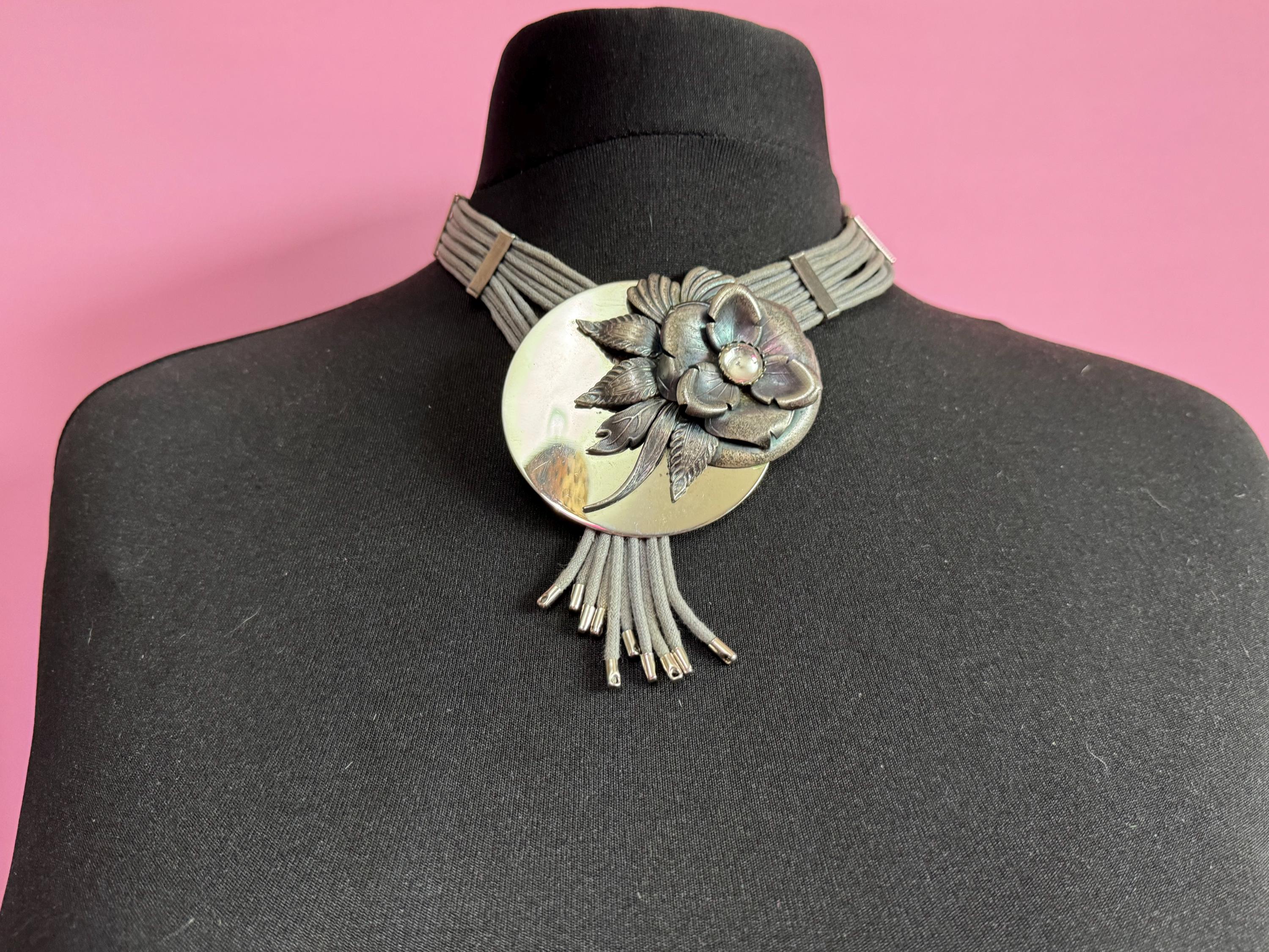 Oversized grey leather mirror finish statement floral silver tone choker collar necklace 43cm