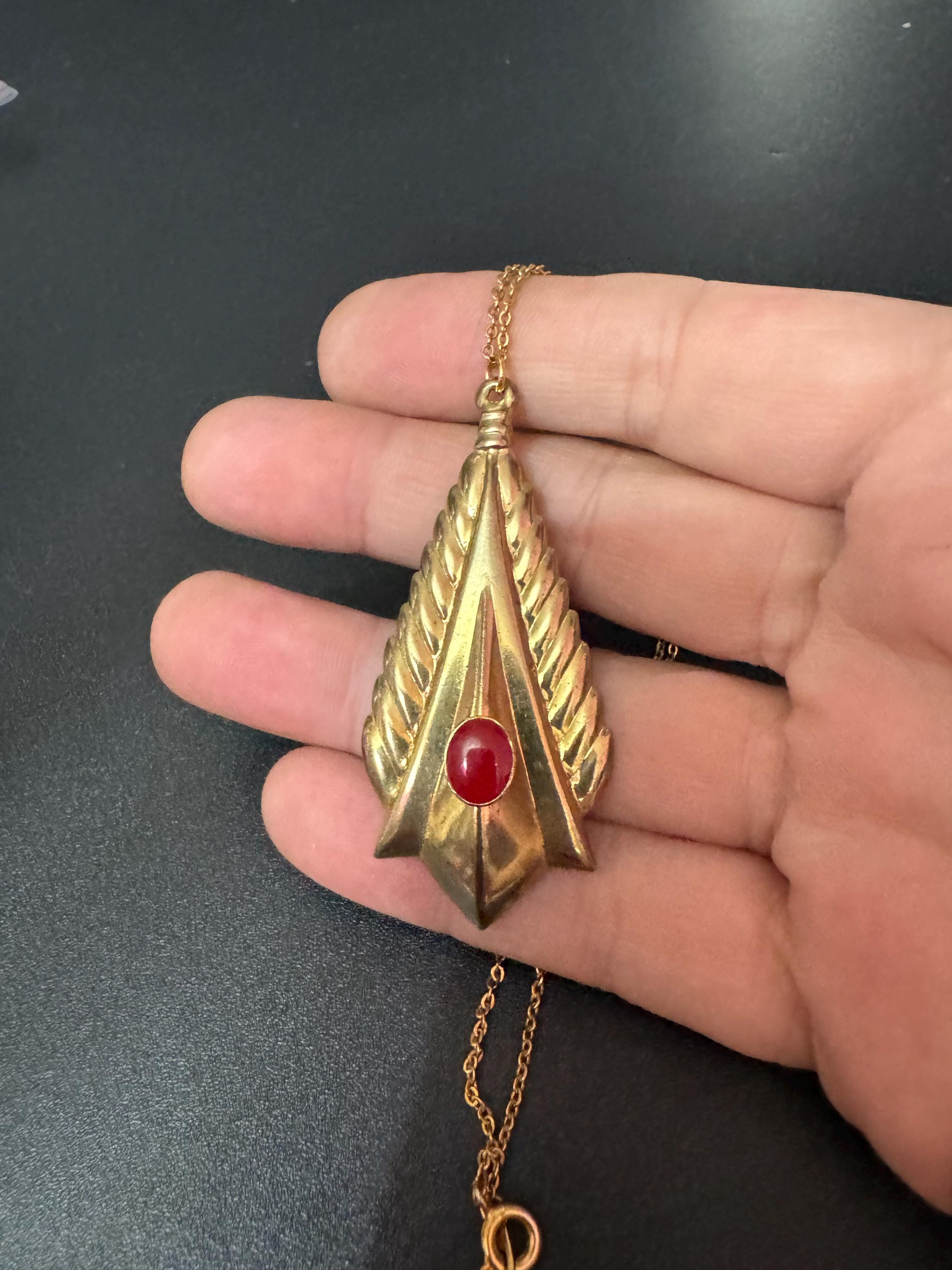 retro Etruscan style Matt yellow gold tone round teardrop pendant with red central cabochon 42cm very fine chain