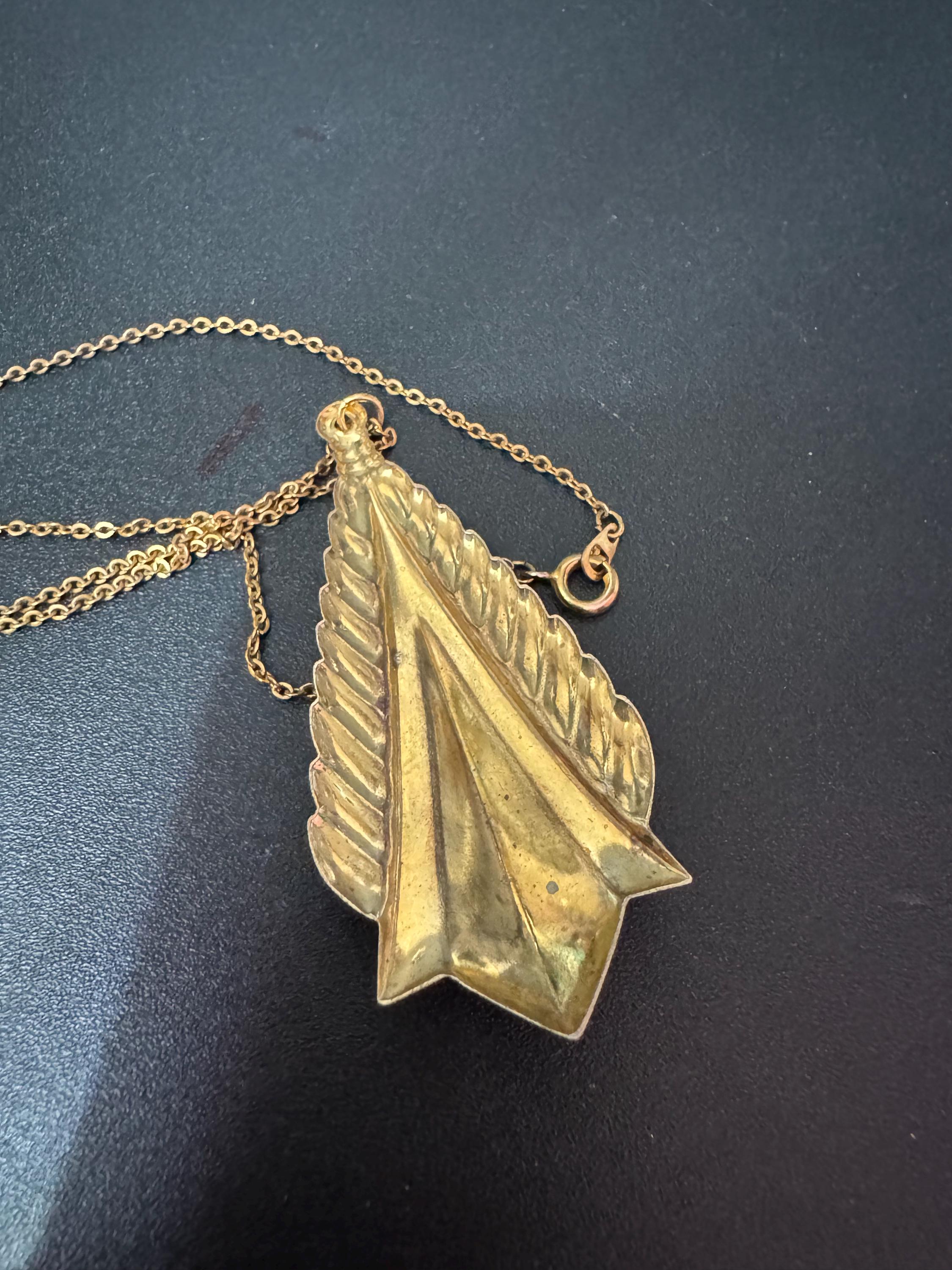 retro Etruscan style Matt yellow gold tone round teardrop pendant with red central cabochon 42cm very fine chain