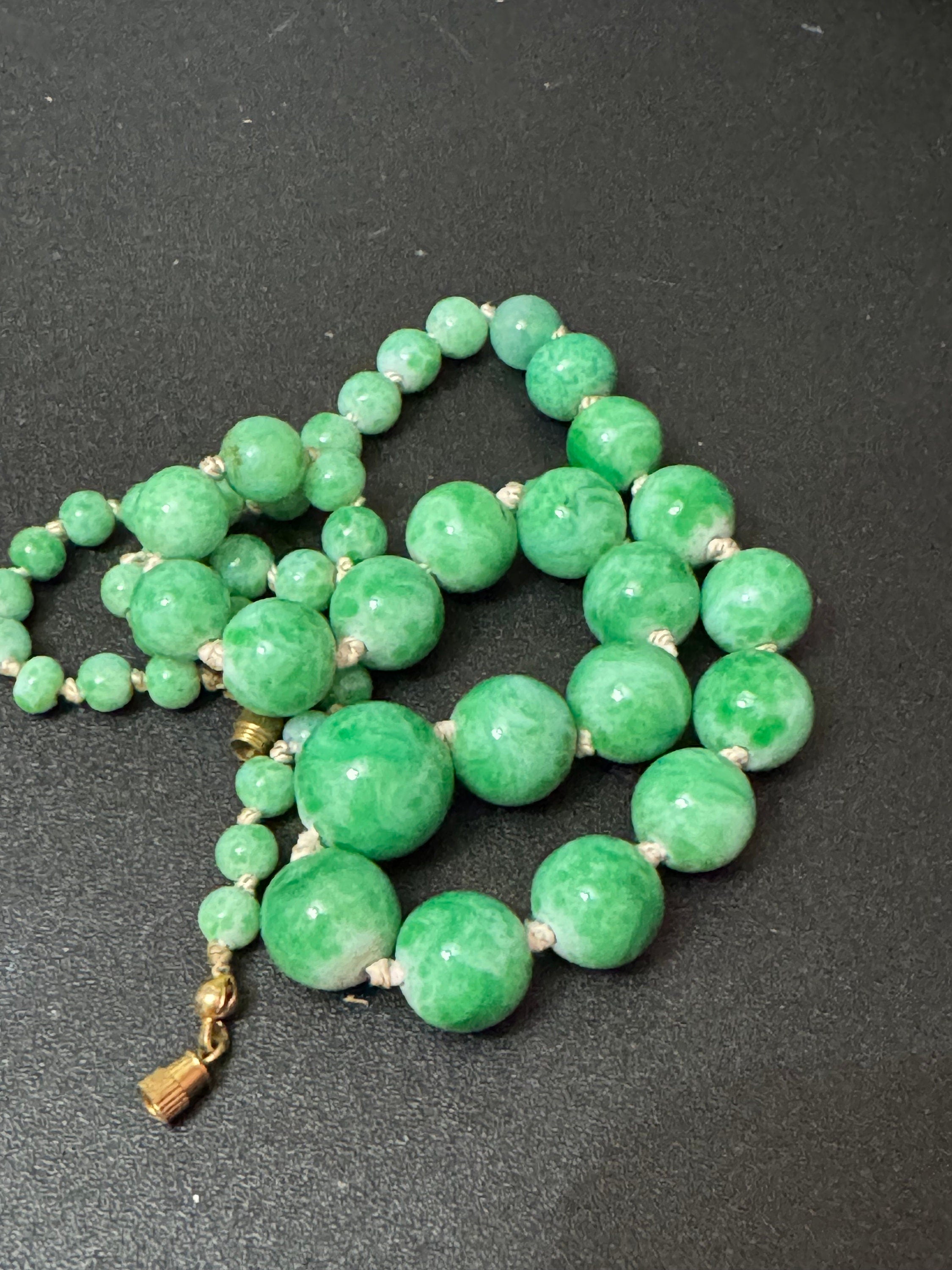 Art Deco czech gold tone metal necklace with green peking glass or ceramic stones