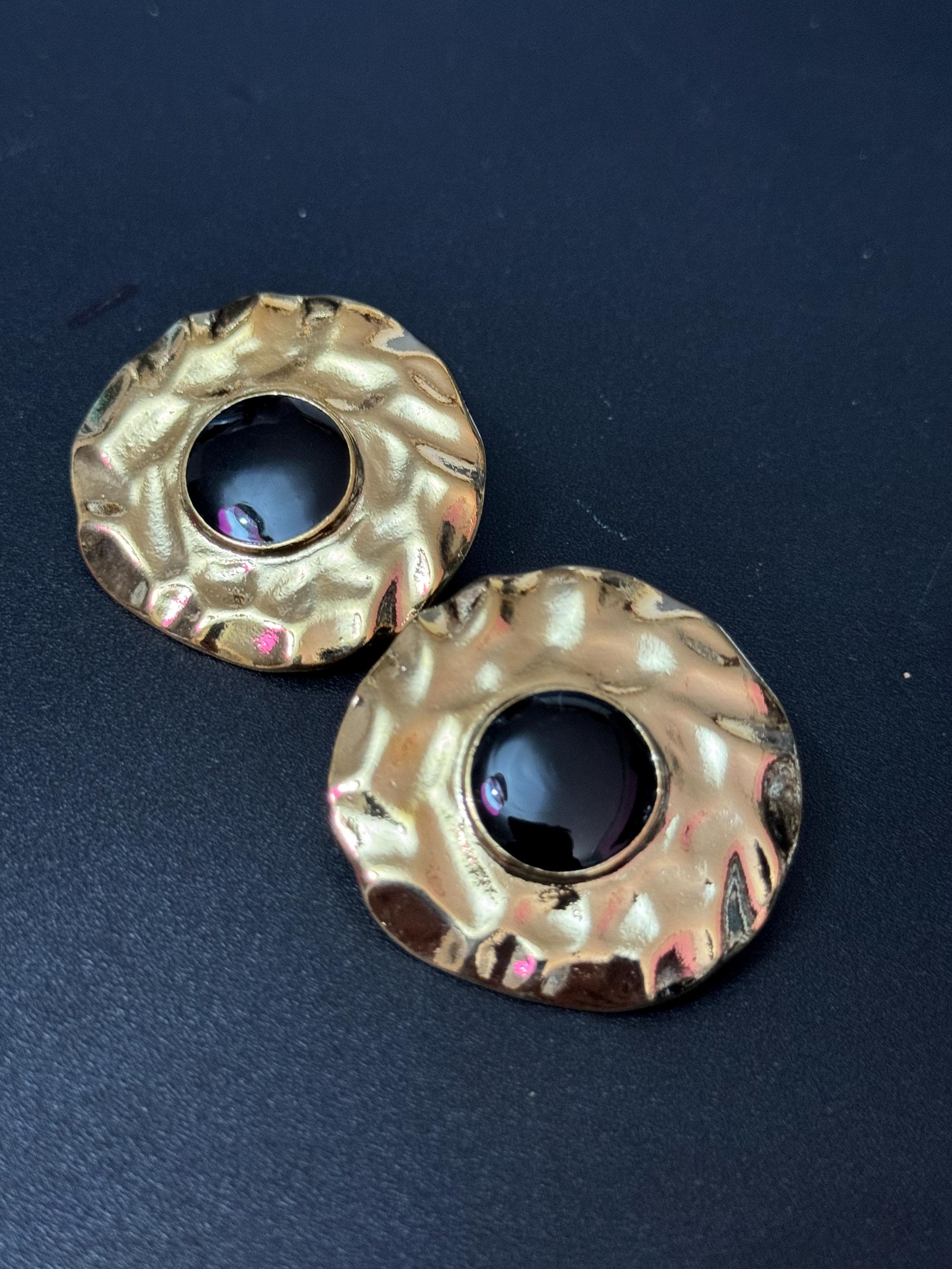 oversized 4cm Gold tone black cabochon round disc clip on earrings 1980s