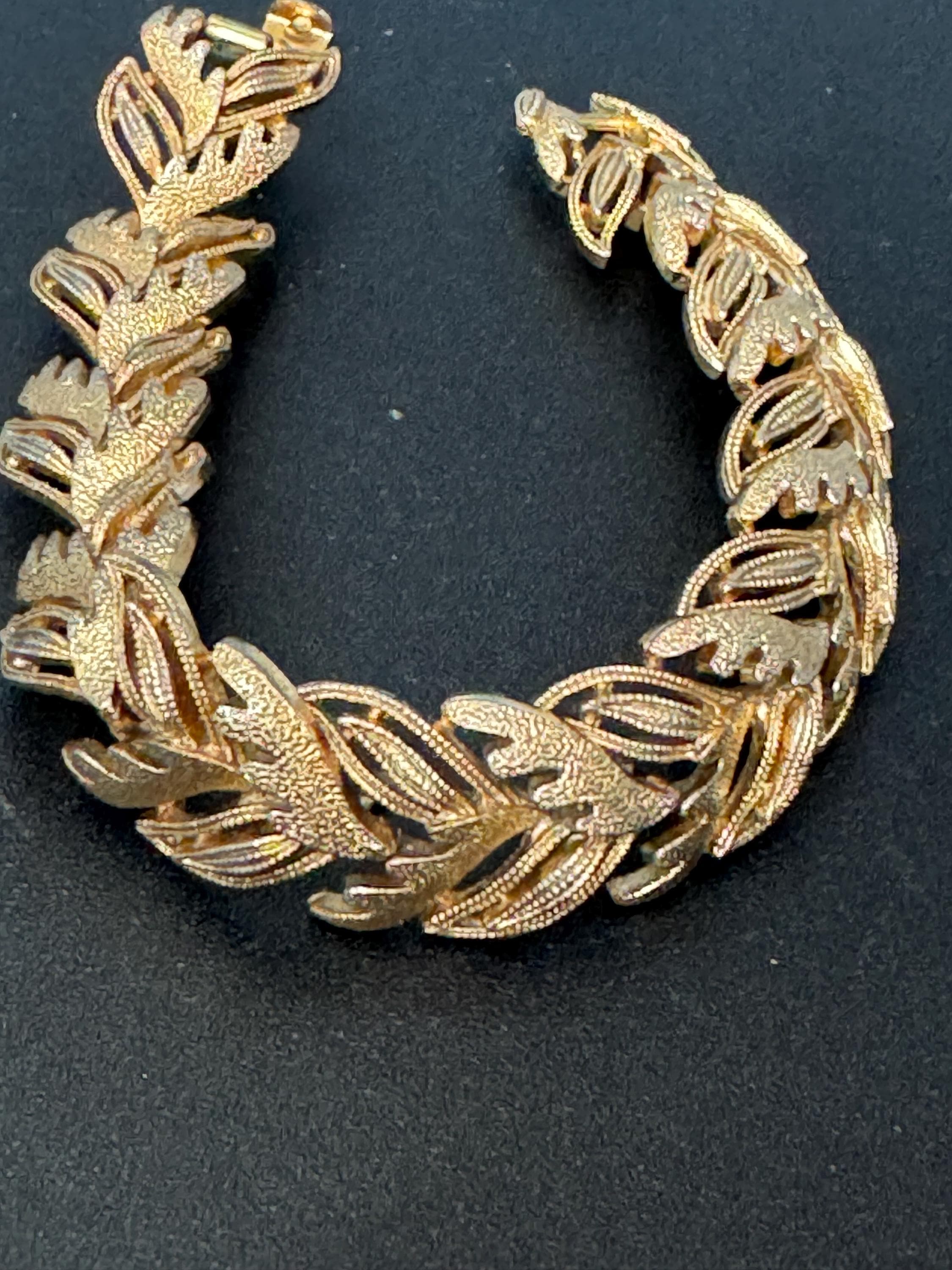 Vintage champagne gold tone textured leaf design modernist panel link bracelet