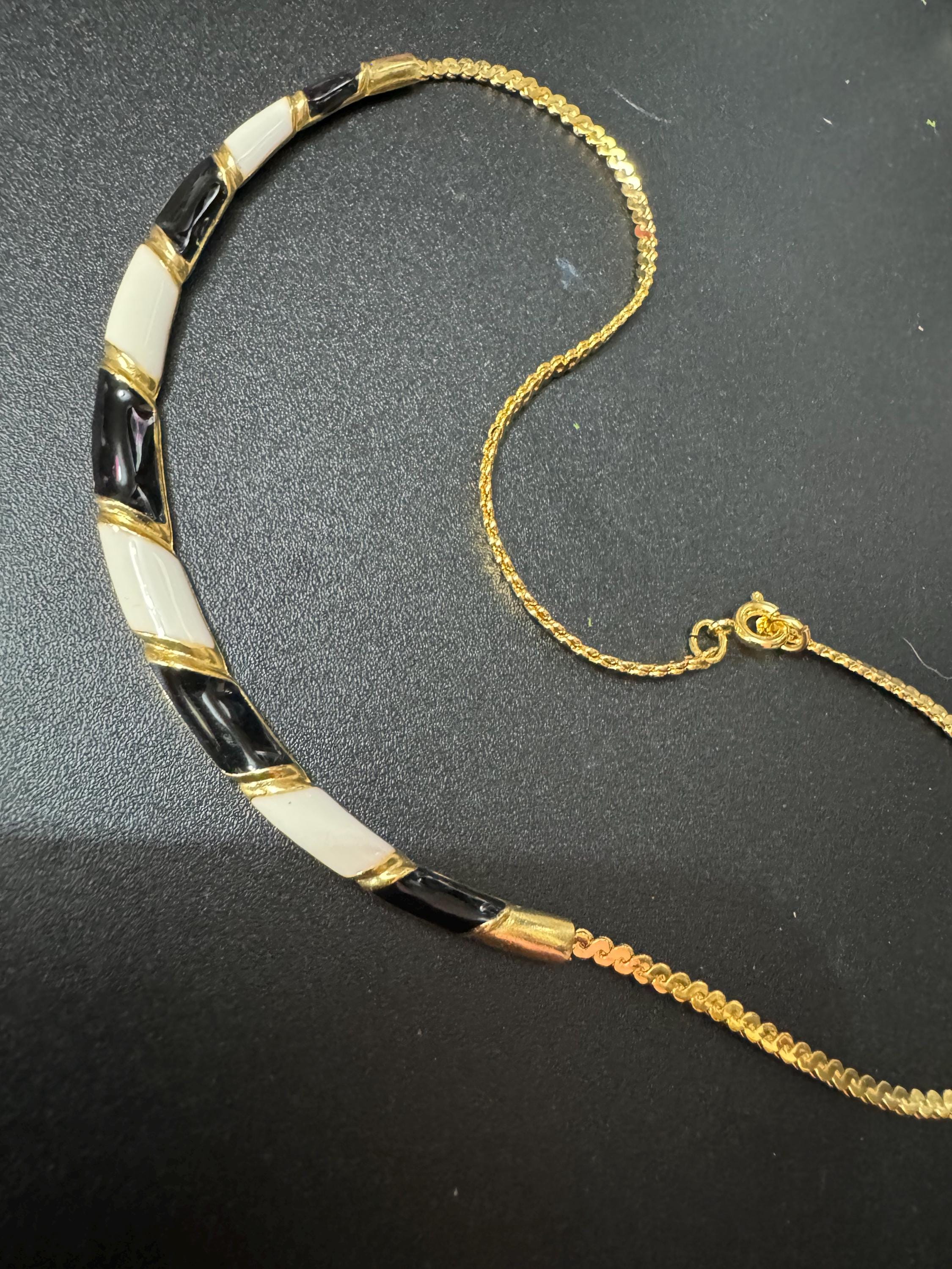 40cm 15.5 inch Petite slim neck Vintage gold tone black and cream enamel choker necklace serpentine chain