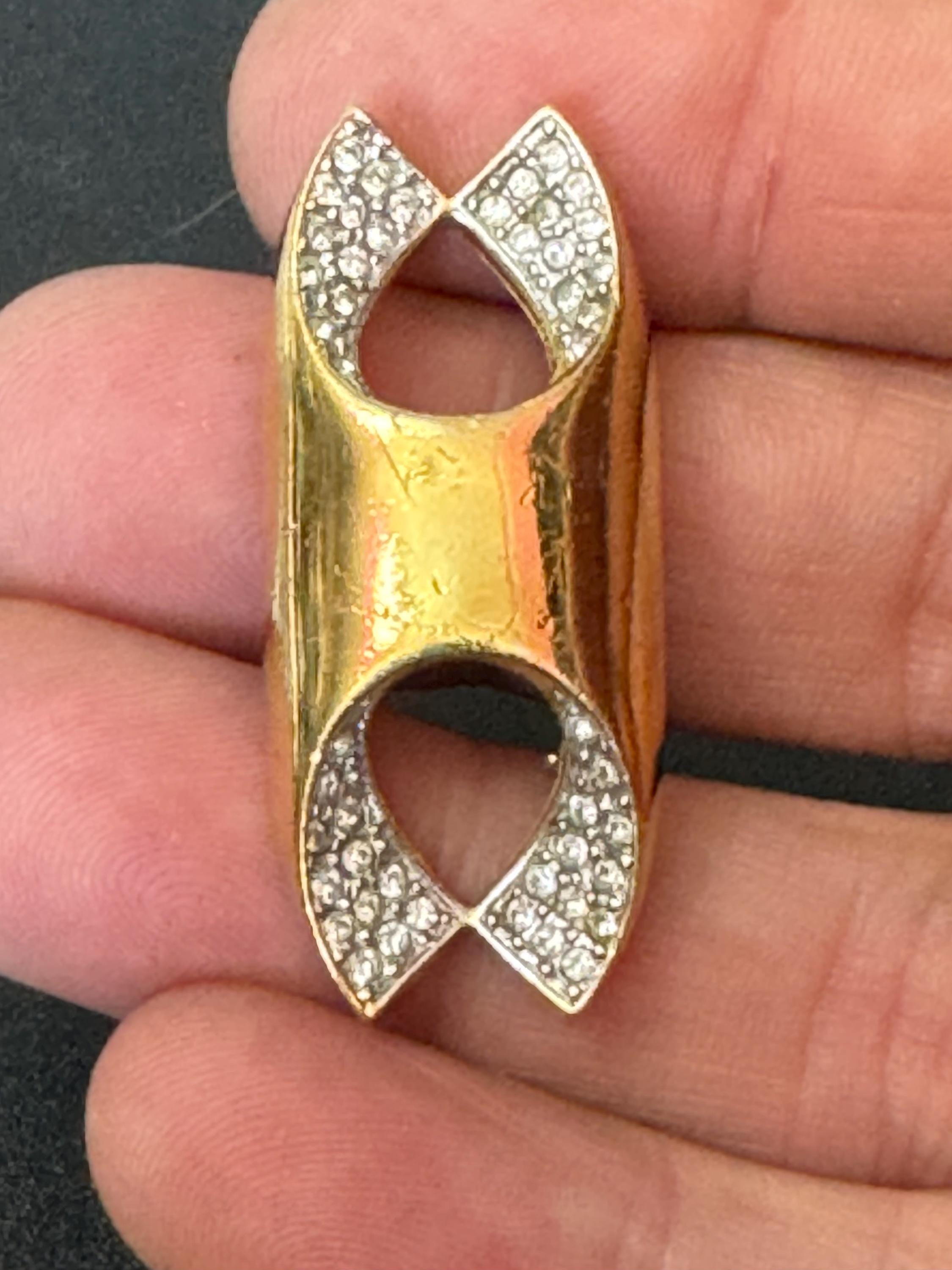 Signed BG bergdorf Goodman small gold tone diamanté lapel brooch