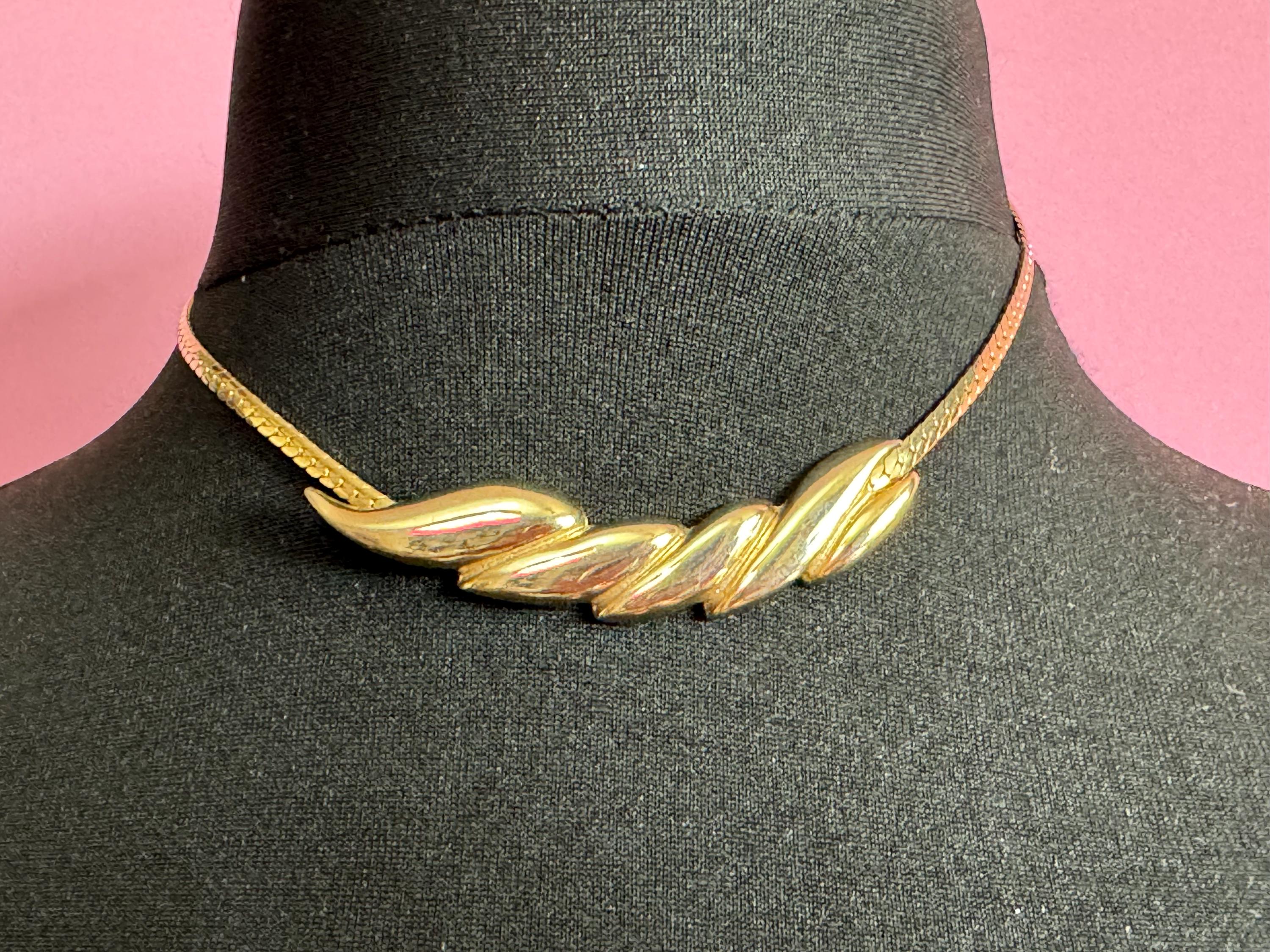 Vintage retro gold tone flat chain link collar  necklace 80s