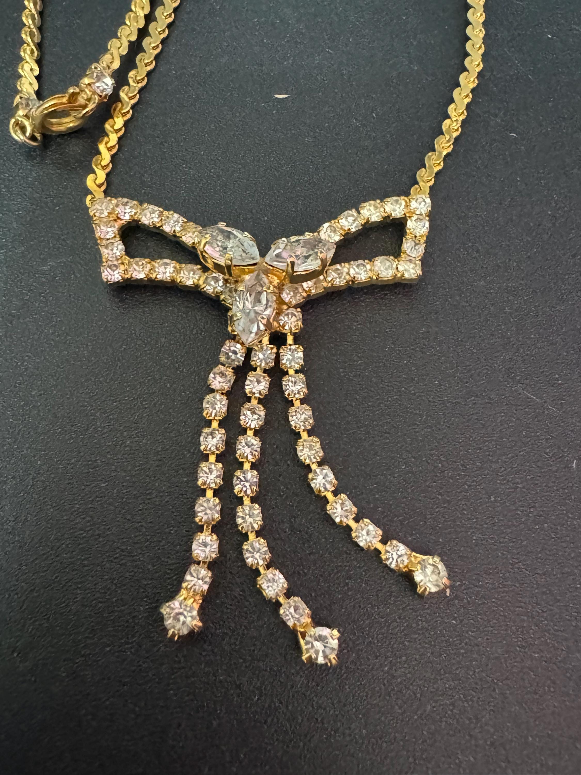 Vintage gold tone serpentine chain lariat drop bow necklace with clear diamanté glass paste stones