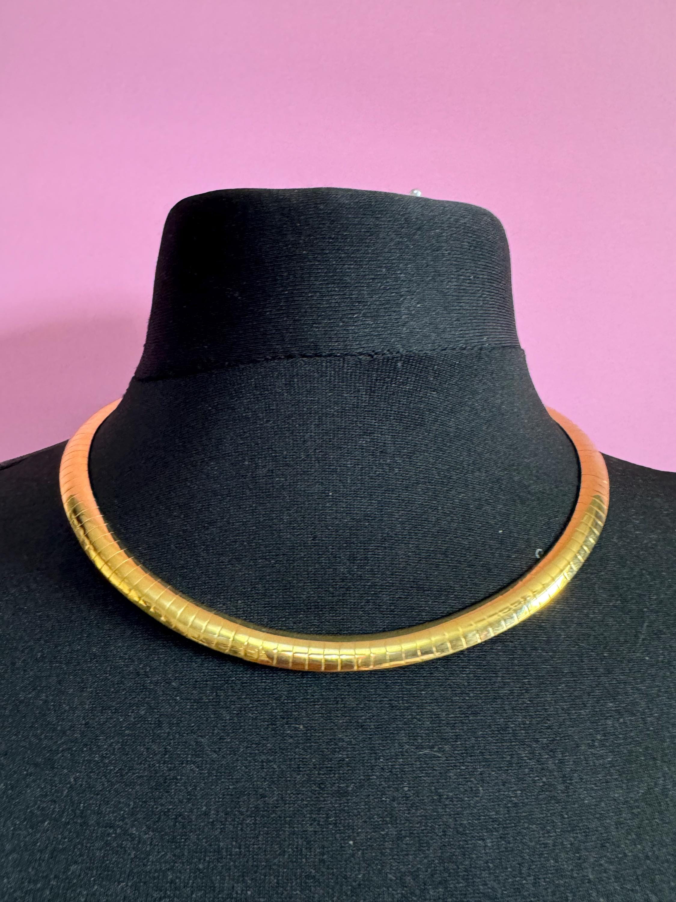 Signed Joan rivers gold tone 1cm wide mesh omega choker necklace 49cm