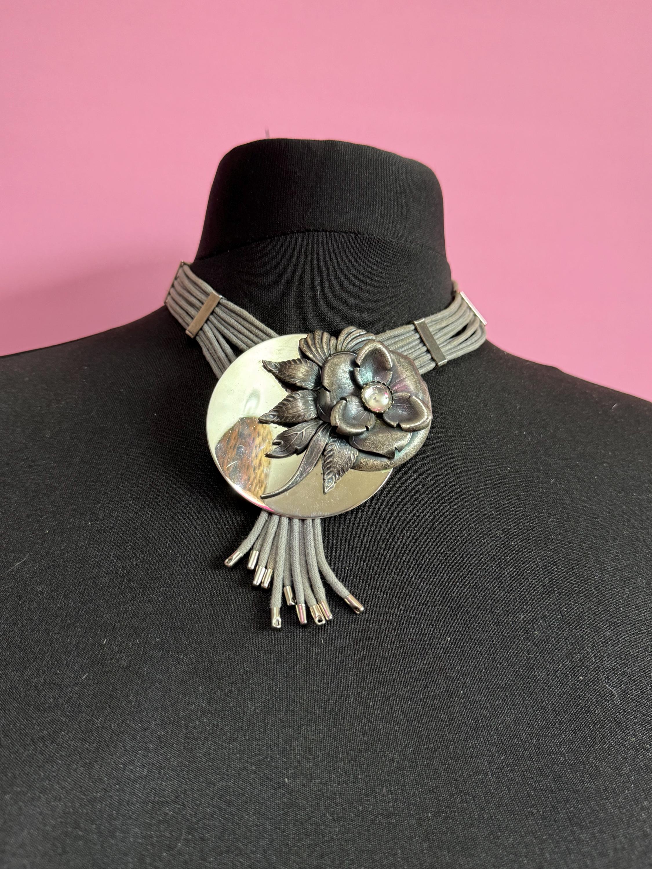 Oversized grey leather mirror finish statement floral silver tone choker collar necklace 43cm