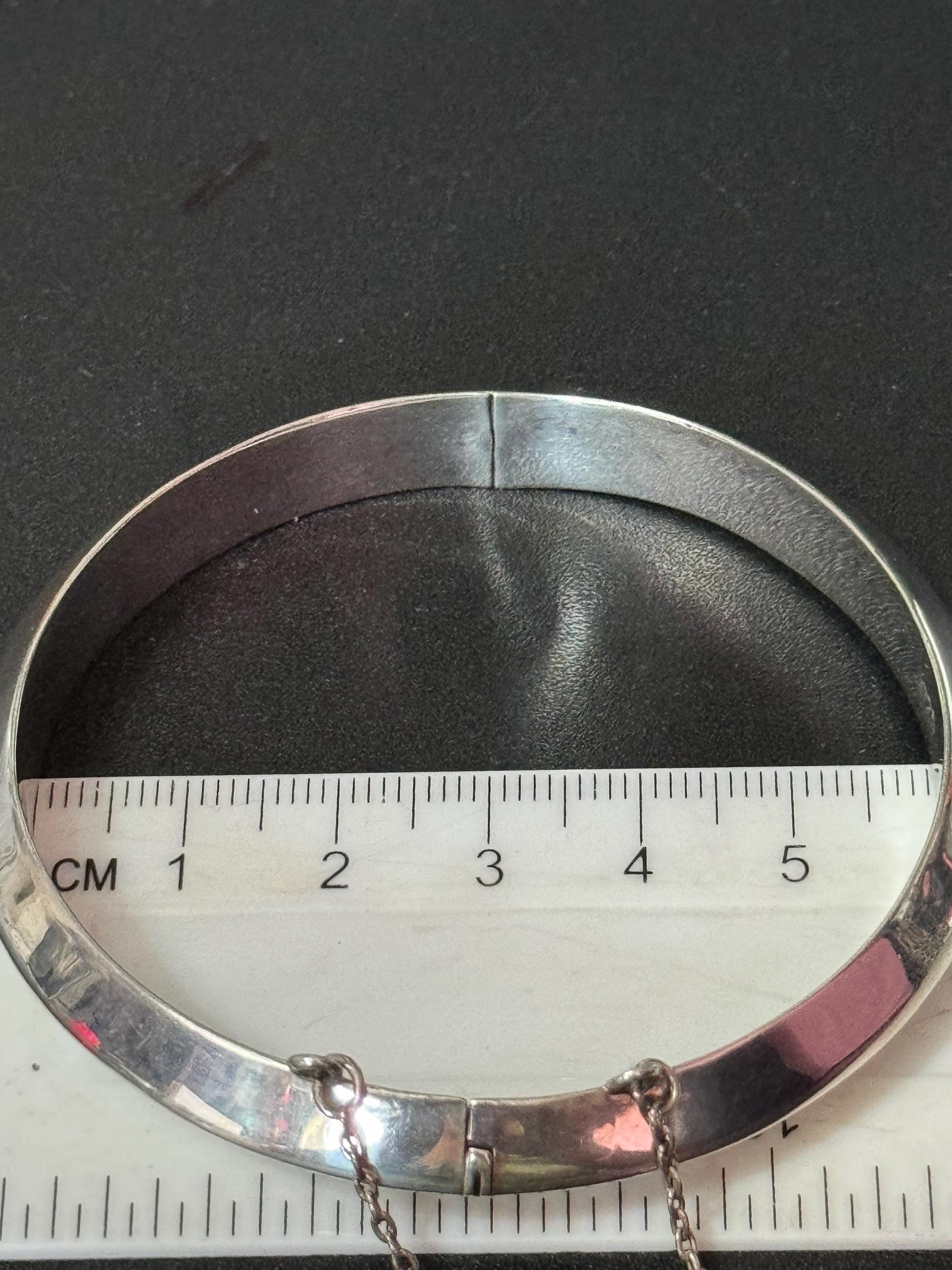 Vintage clamper bangle hallmarked Sterling silver 925 bevelled plain design 1cm wide 13 grams