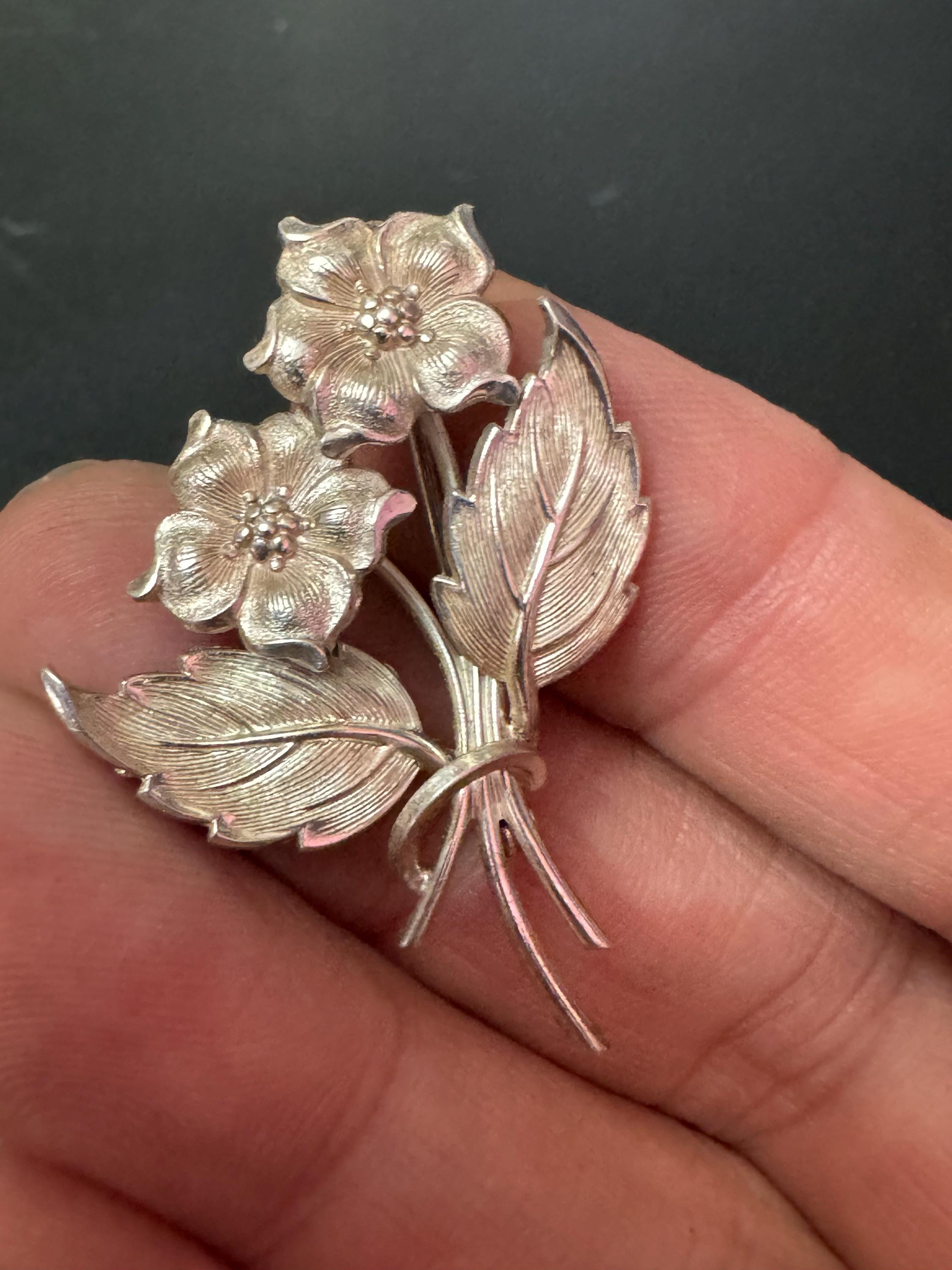 Small Signed vintage Andreas Daub Sterling 925 silver floral modernist brooch  4.4 gms 4cm