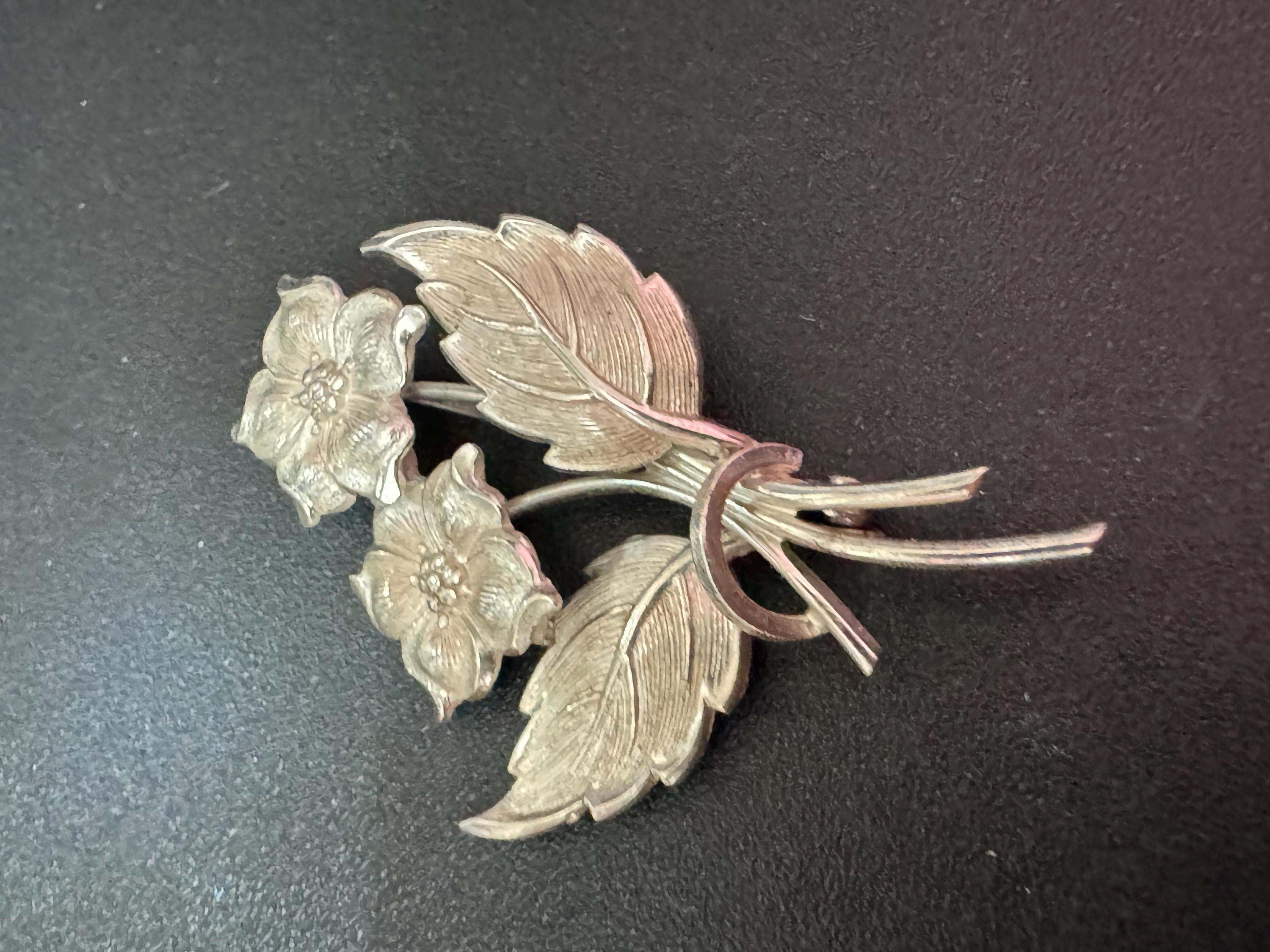 Small Signed vintage Andreas Daub Sterling 925 silver floral modernist brooch  4.4 gms 4cm