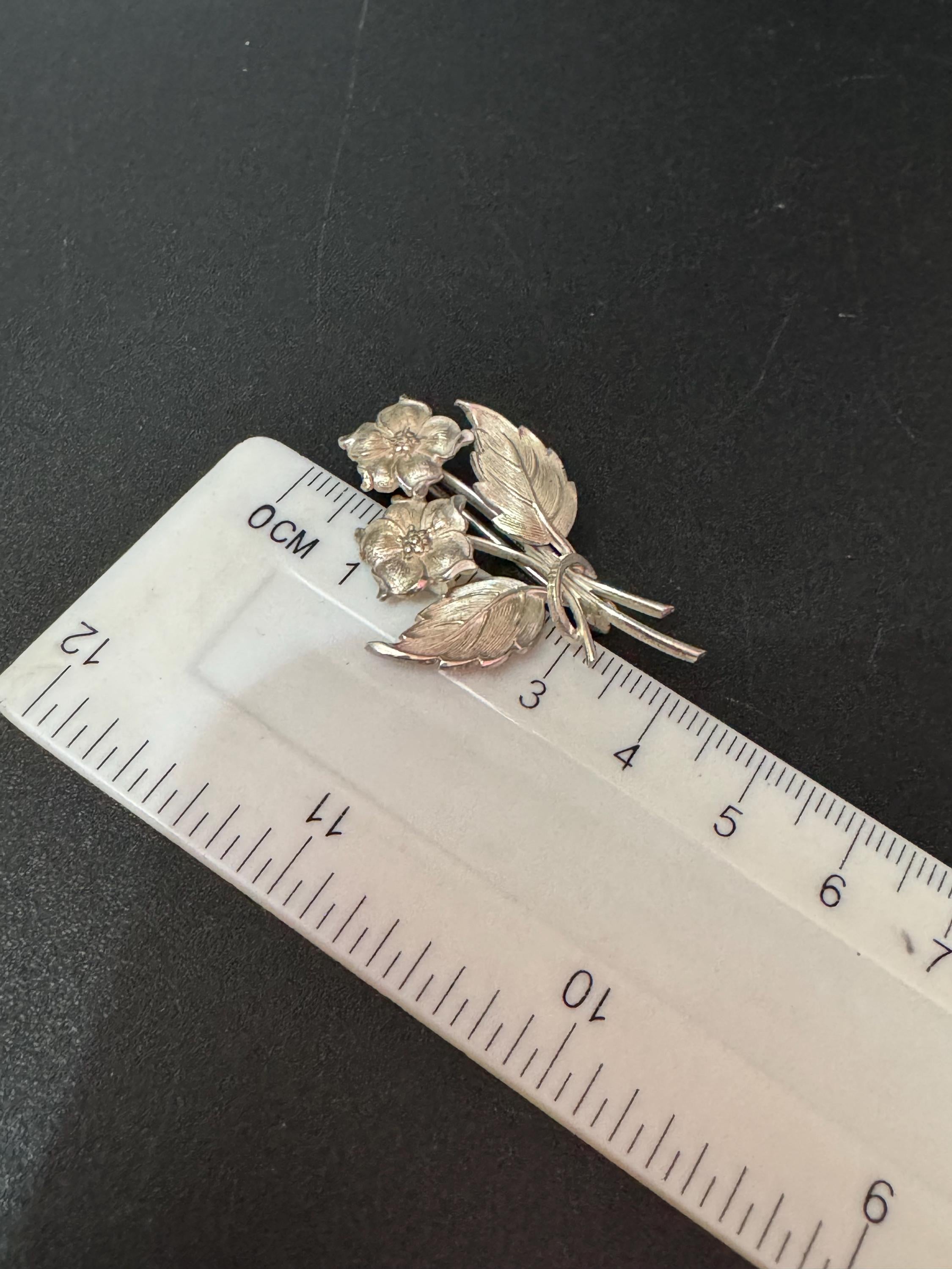 Small Signed vintage Andreas Daub Sterling 925 silver floral modernist brooch  4.4 gms 4cm