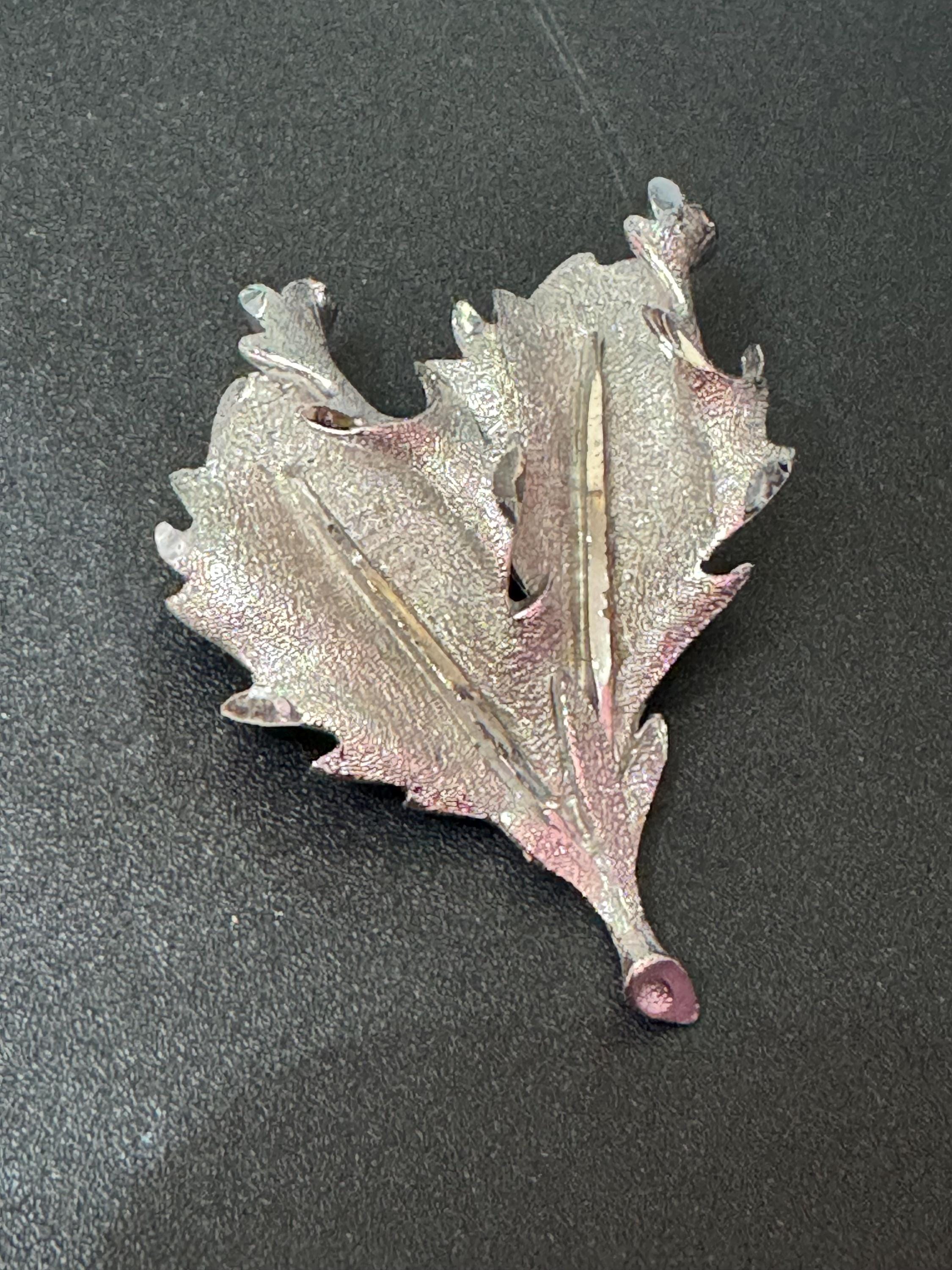 textured silver tone Vintage chunky Holly Leaves brooch mid century 5cm Christmas pin