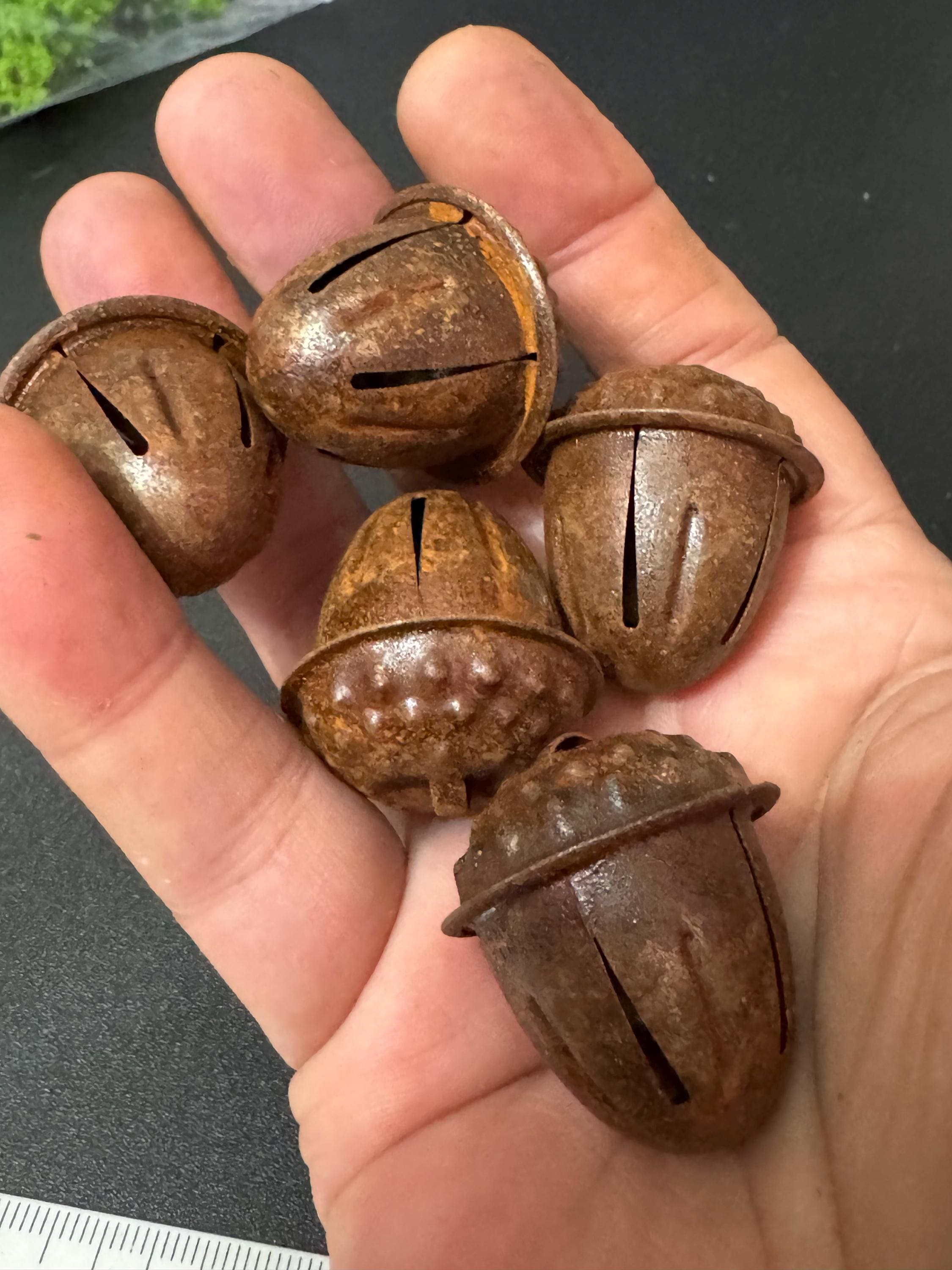 5 x Rusty puffy metal acorn rusted bells craft jingle bells for Christmas rustic craft