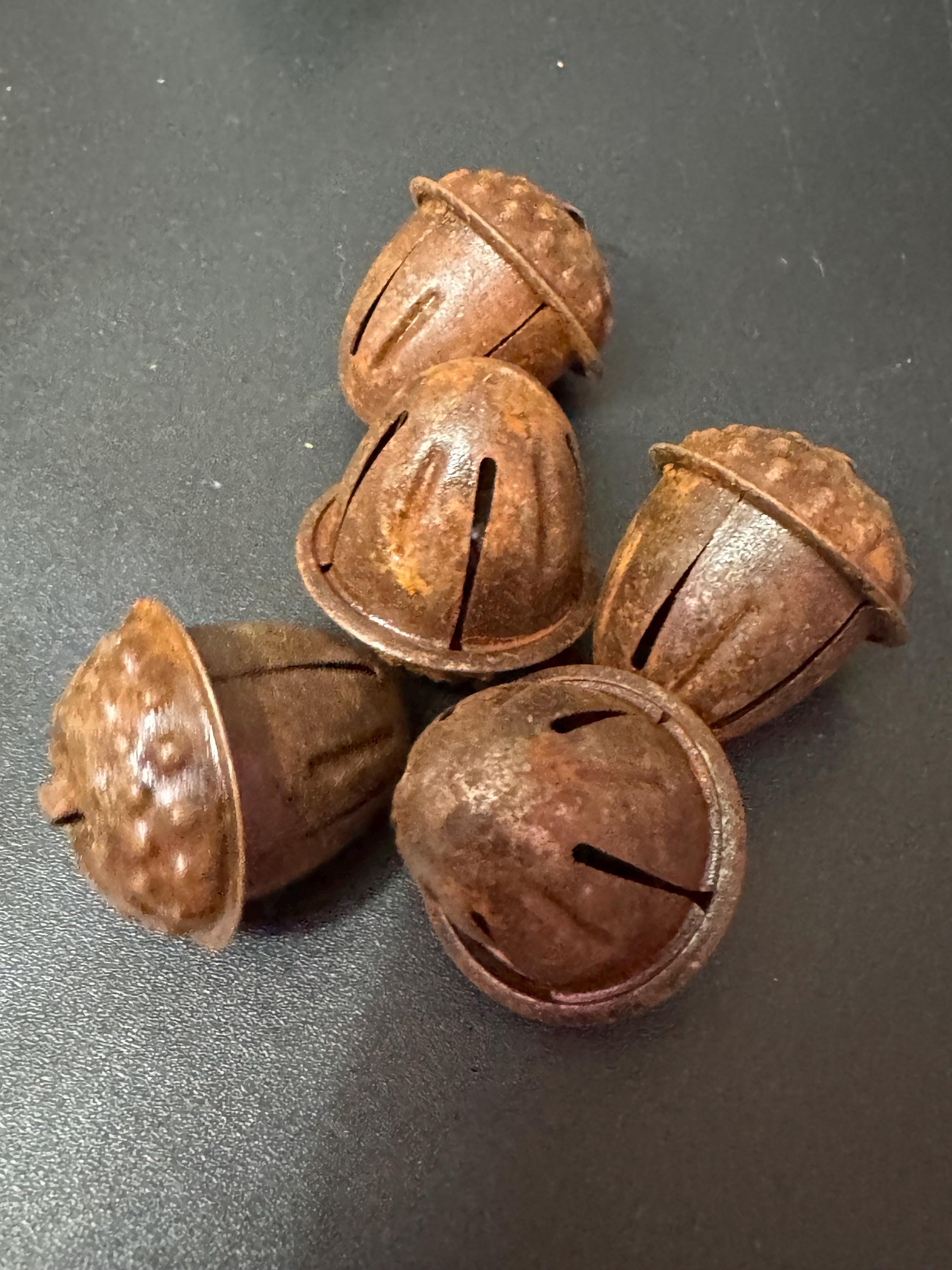 5 x Rusty puffy metal acorn rusted bells craft jingle bells for Christmas rustic craft