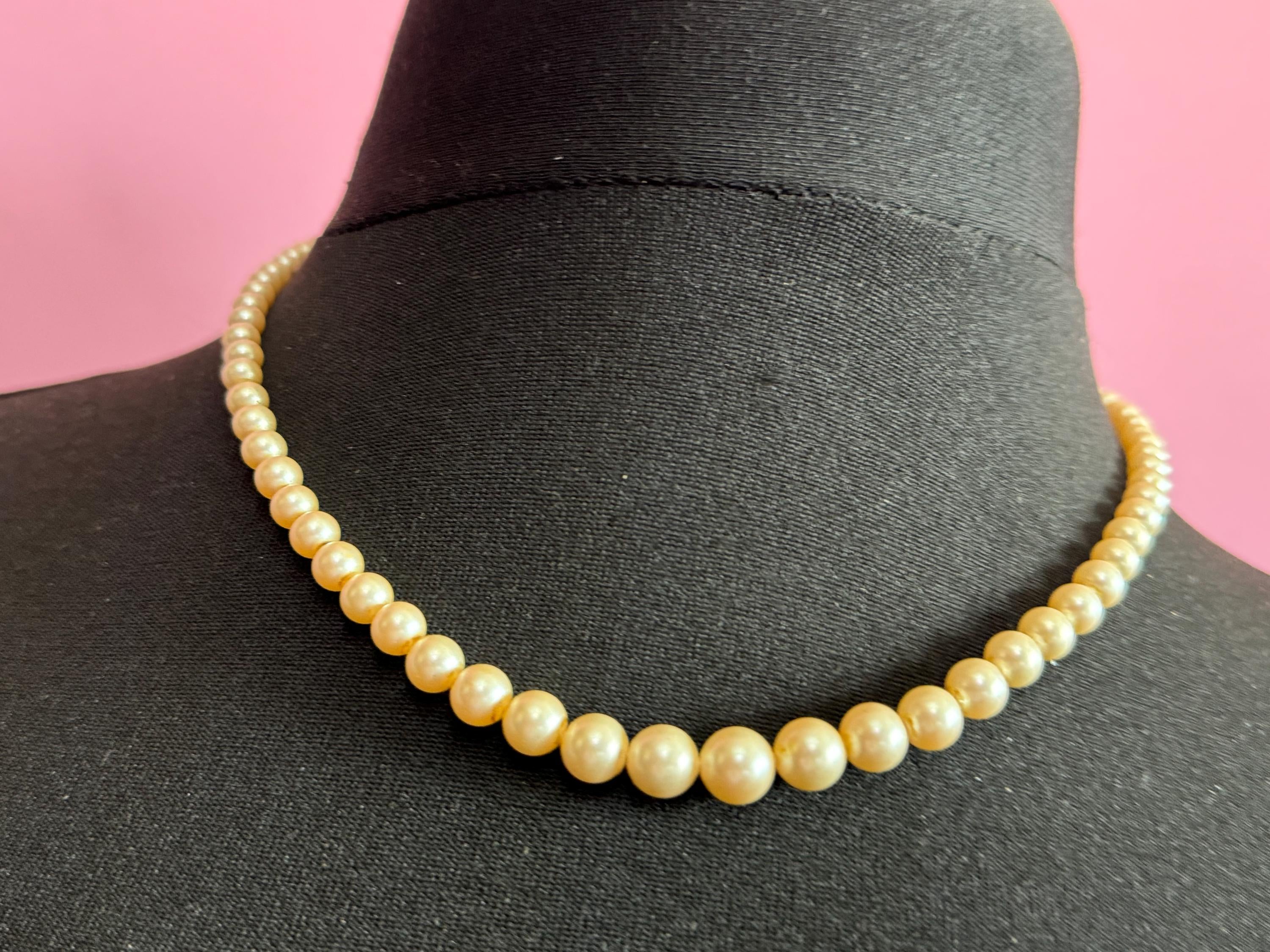 Vintage cream glass graduated pearl necklace gold tone clasp 46cm