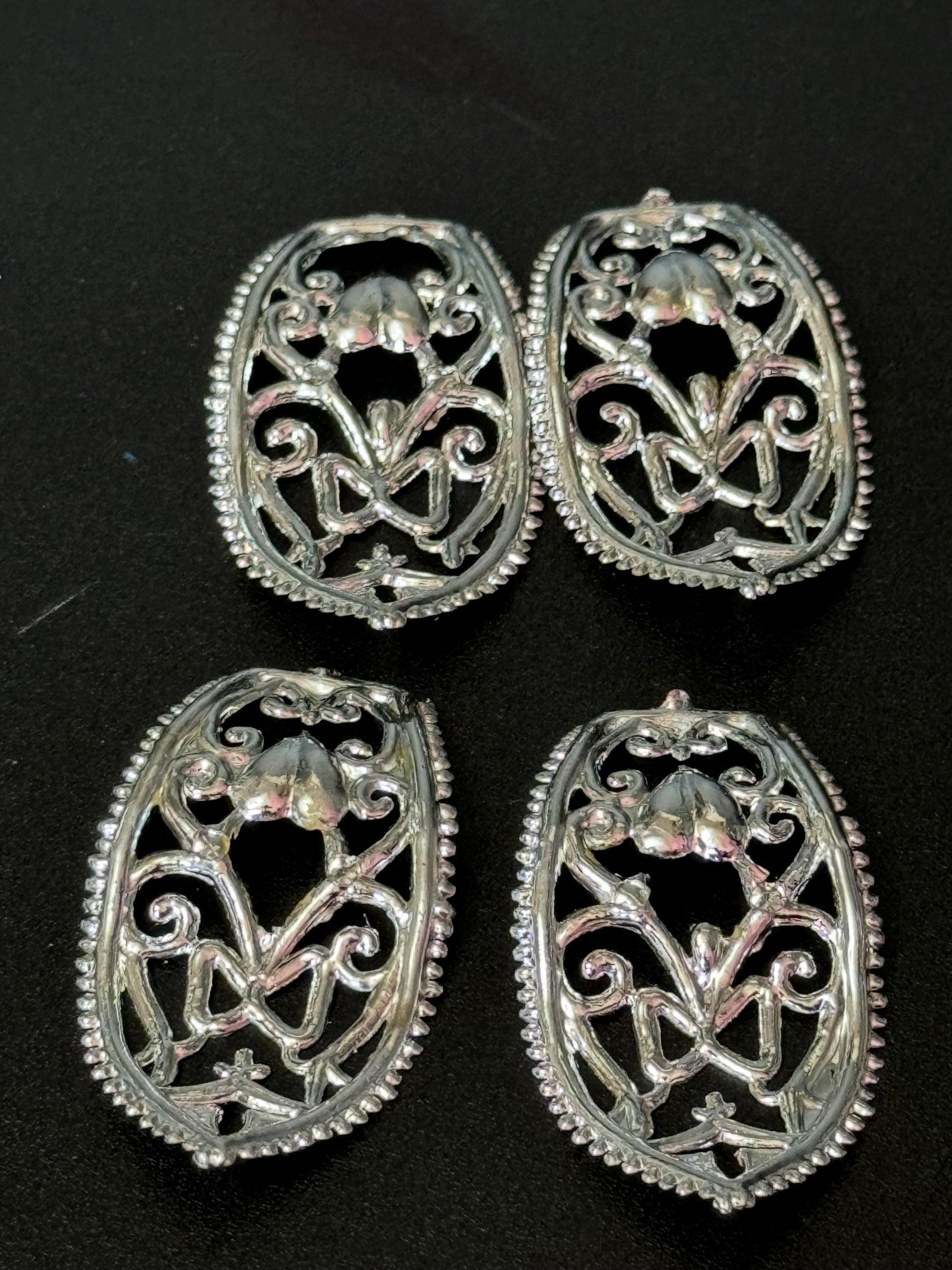 Set of 4 Vintage wedding cake decorations toppers for corners silver reusable plastic