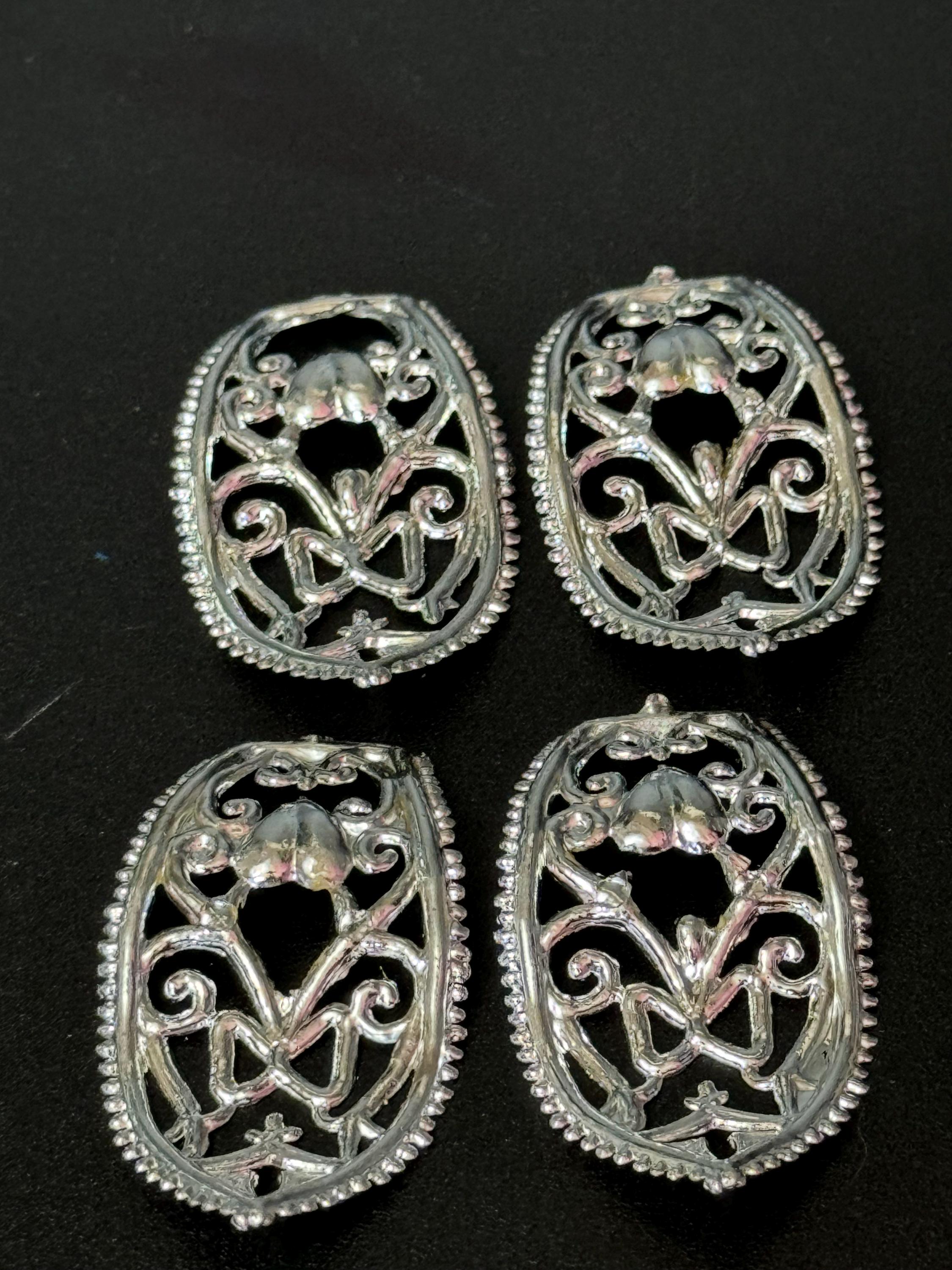 Set of 4 Vintage wedding cake decorations toppers for corners silver reusable plastic