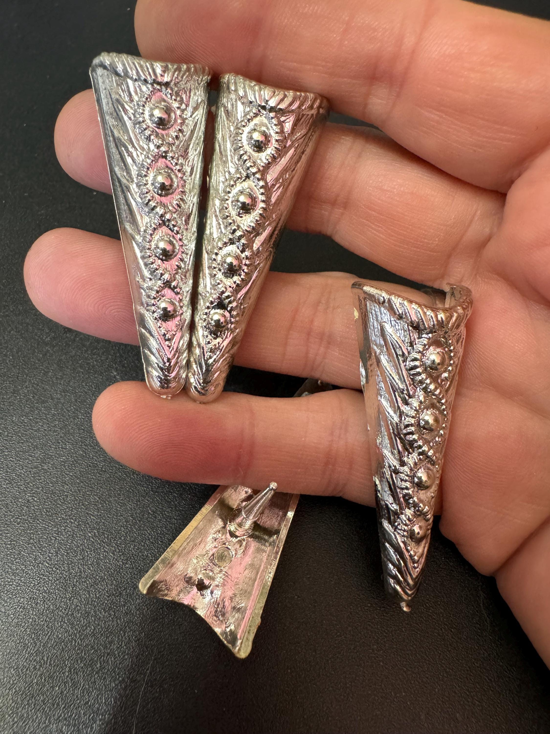 Set of 4 Vintage wedding cake decorations toppers for corners silver reusable plastic