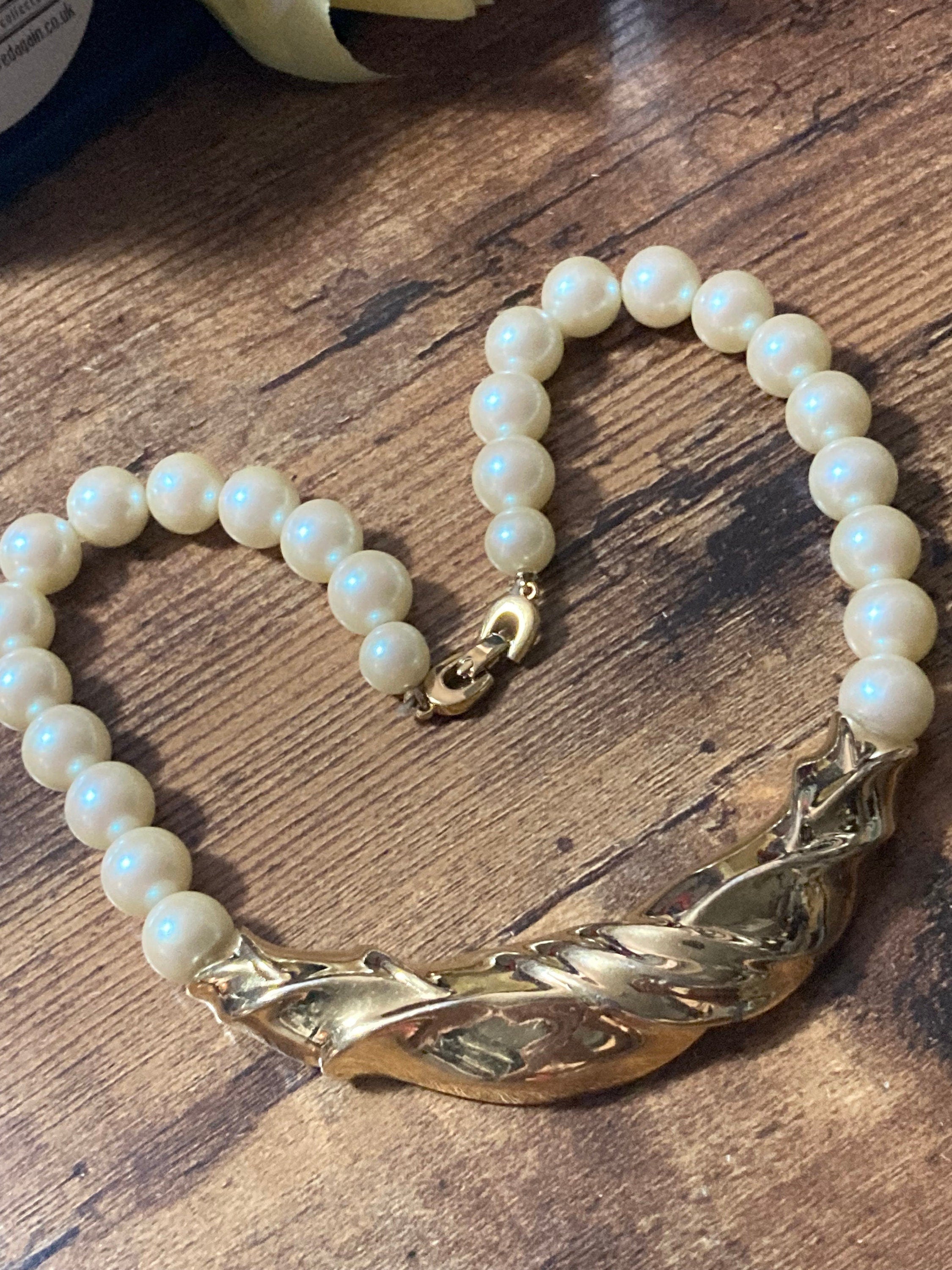 Richelieu pearl necklace