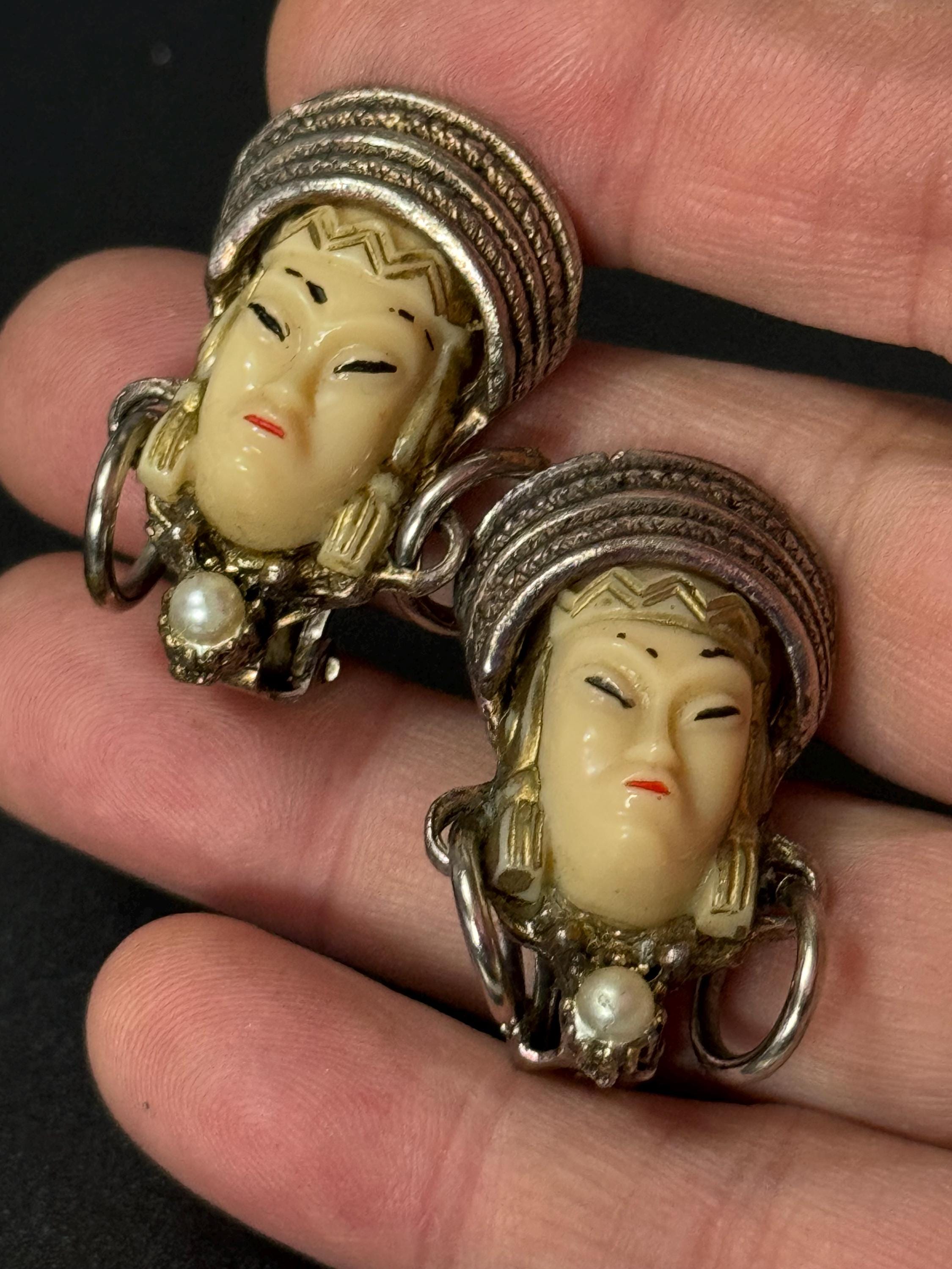 Vintage selro selini black Asian princess moulded glass oriental clip on earrings silver tone